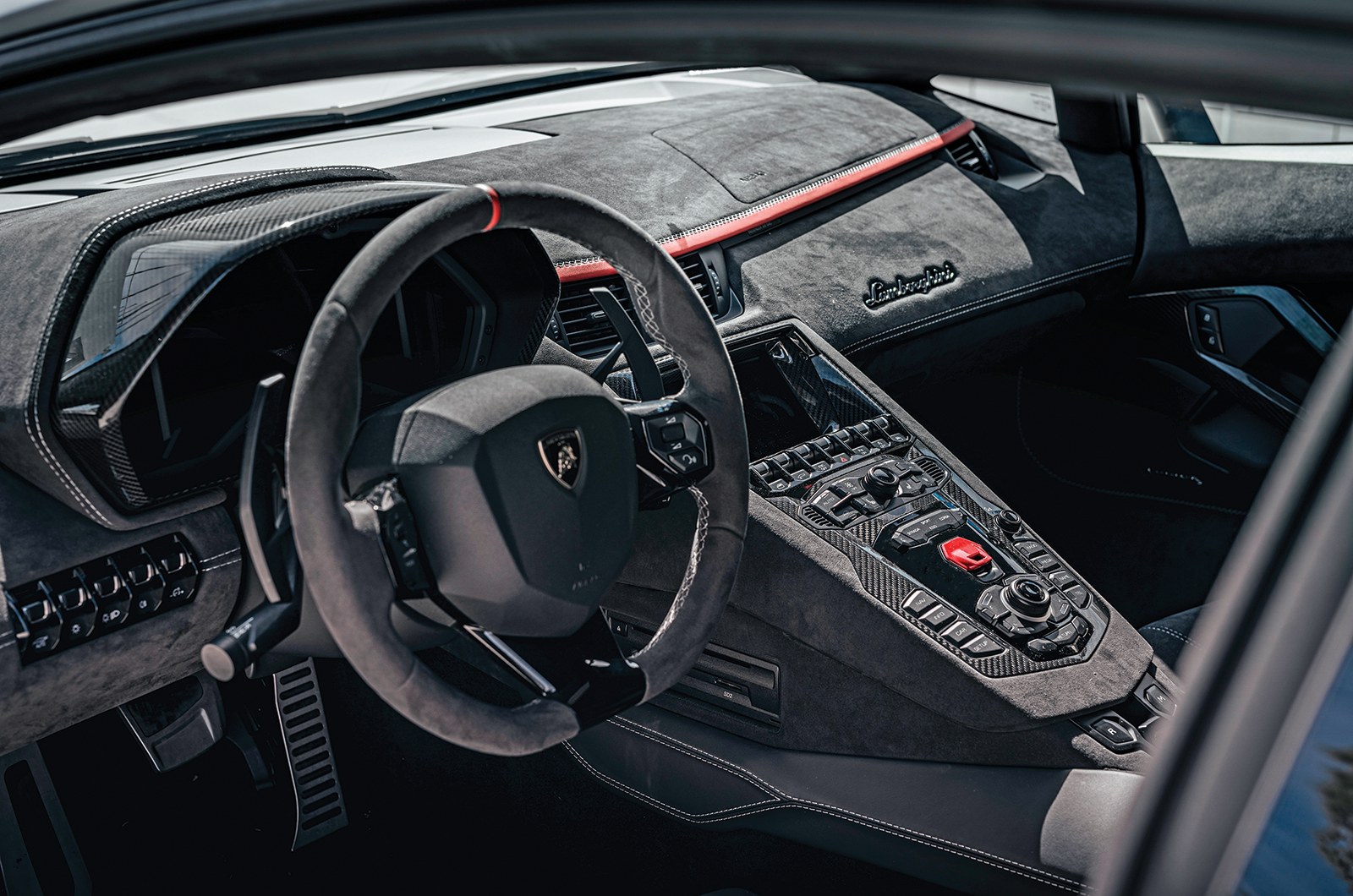 Classic & Sports Car – Lamborghini Espada S3 vs Aventador Ultimae: the Bull’s last fight