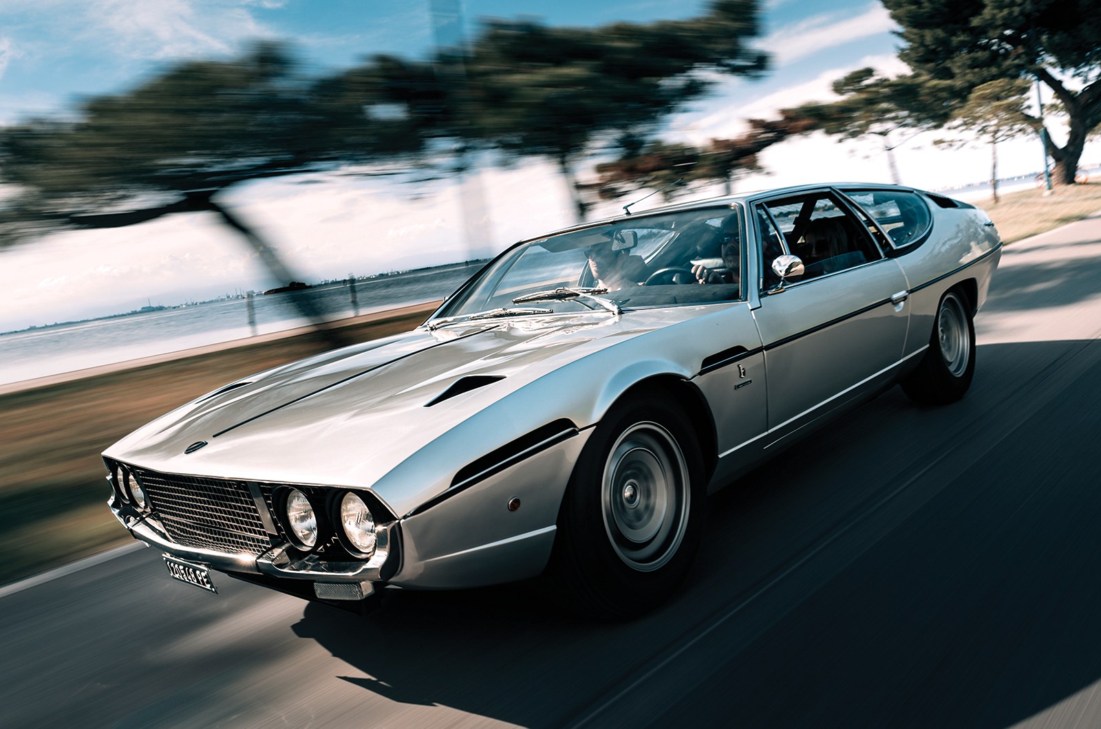 Classic & Sports Car – Lamborghini Espada S3 vs Aventador Ultimae: the Bull’s last fight