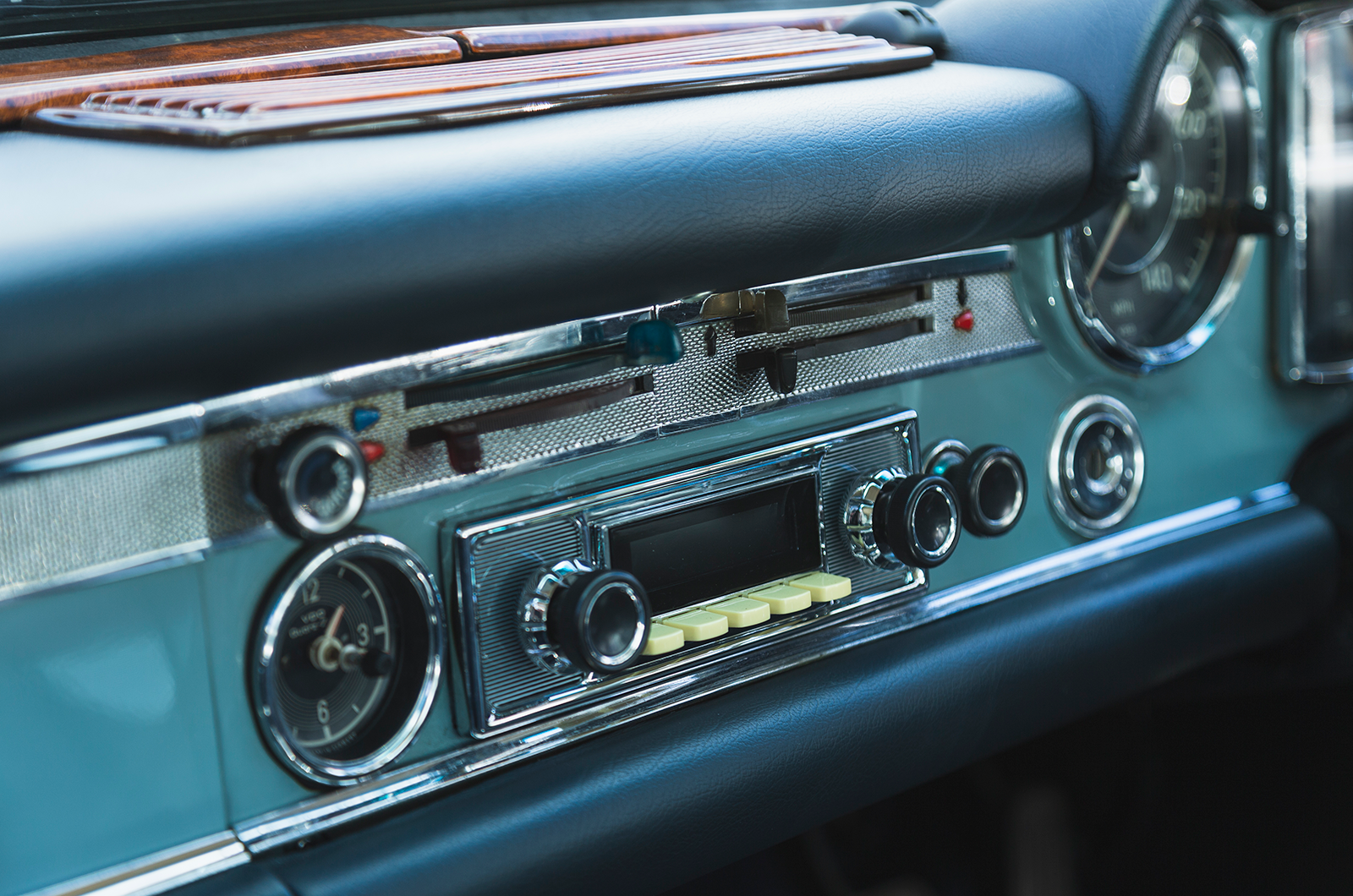 Classic & Sports Car – Mercedes-Benz SL Pagoda at 60: celebrating Stuttgart’s finest