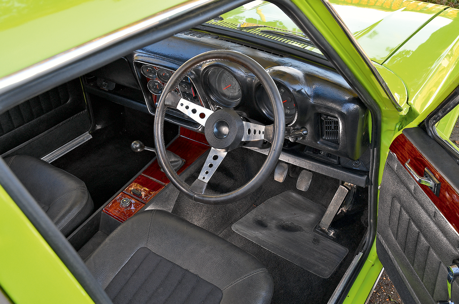 Classic & Sports Car – Morris Marina vs Hillman Hunter vs Vauxhall Cavalier: sales pitch