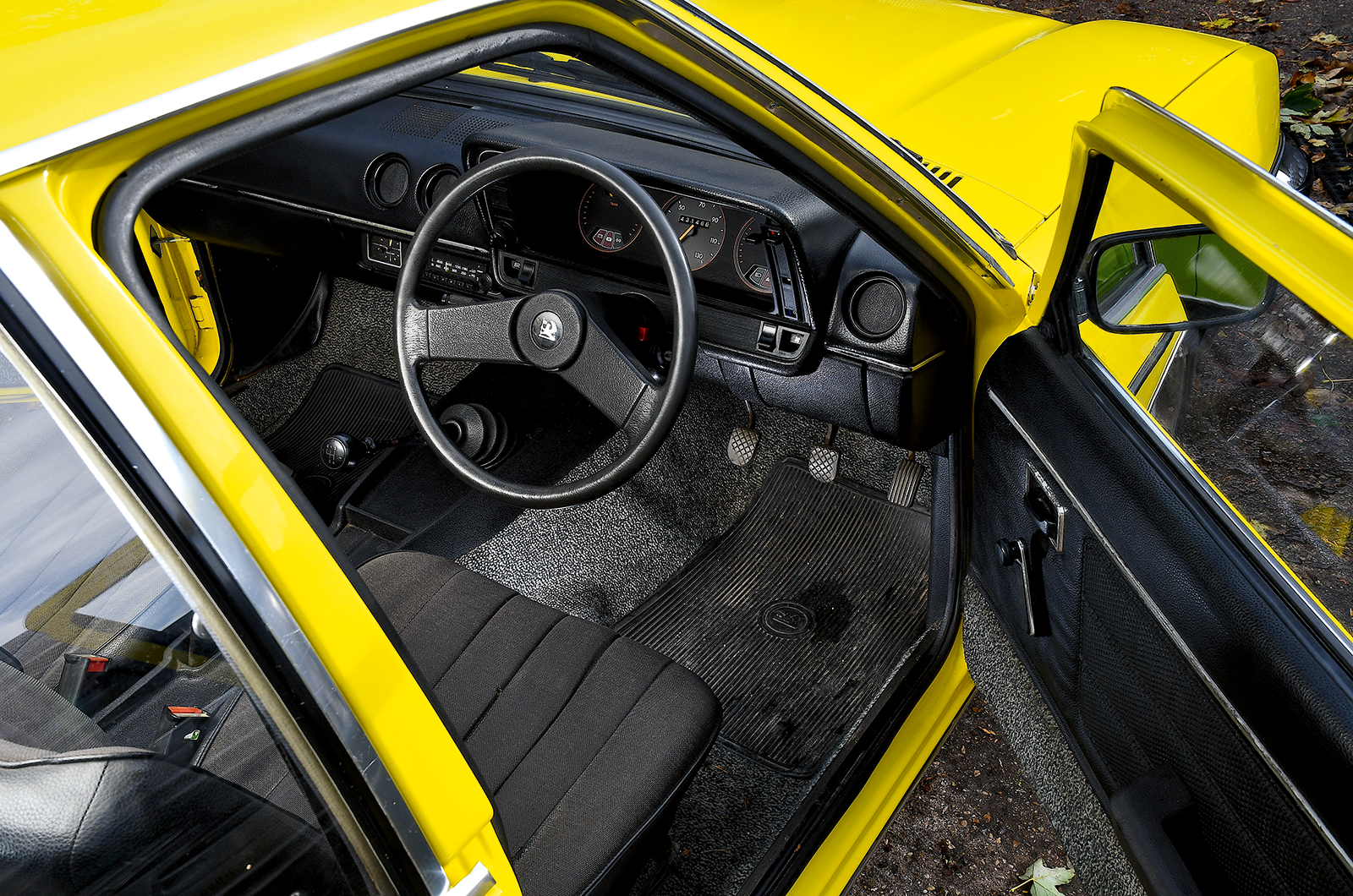 Classic & Sports Car – Morris Marina vs Hillman Hunter vs Vauxhall Cavalier: sales pitch