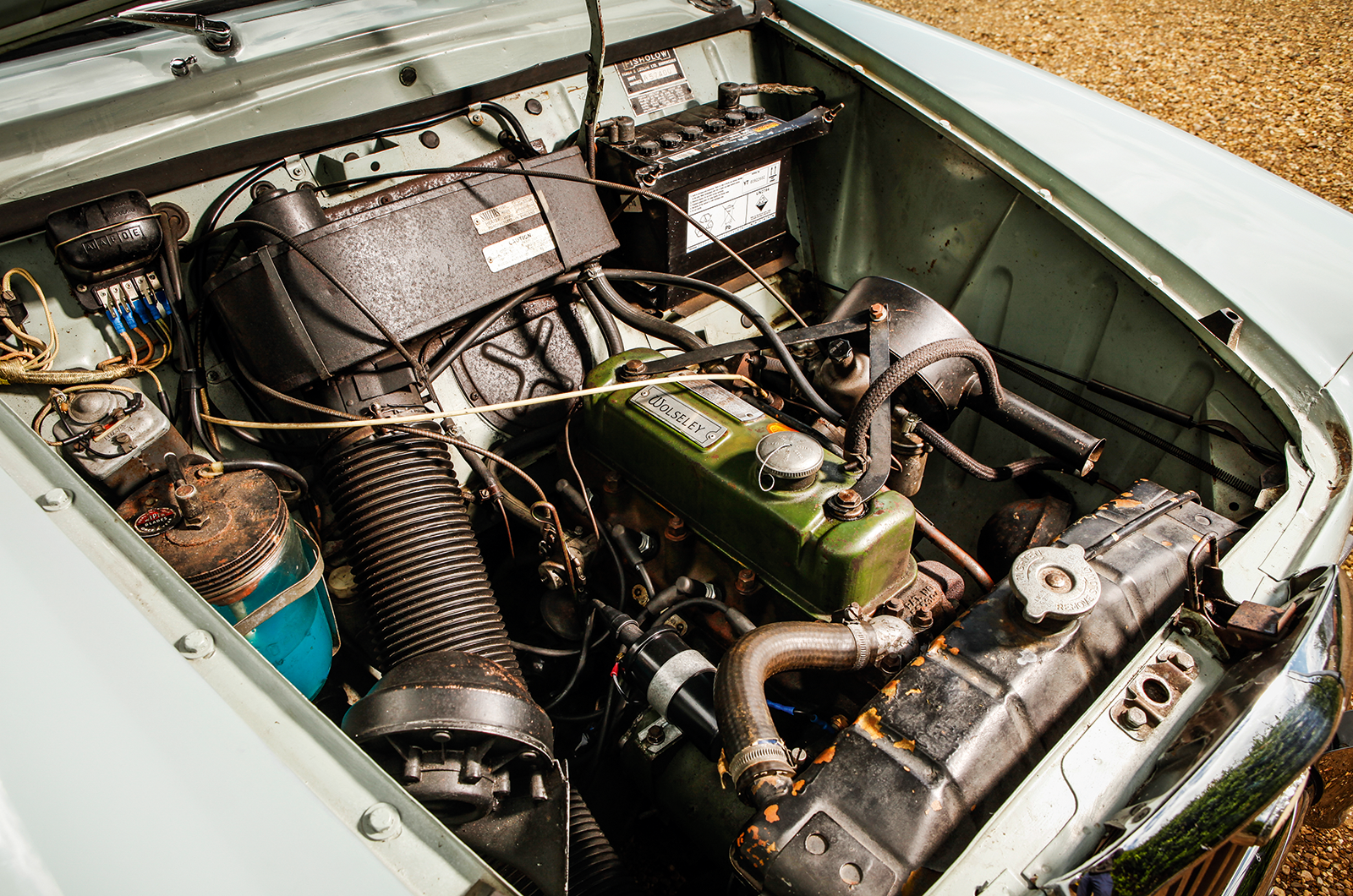 Classic & Sports Car – Wolseley 1500 vs Singer Gazelle: middleweights for middle England