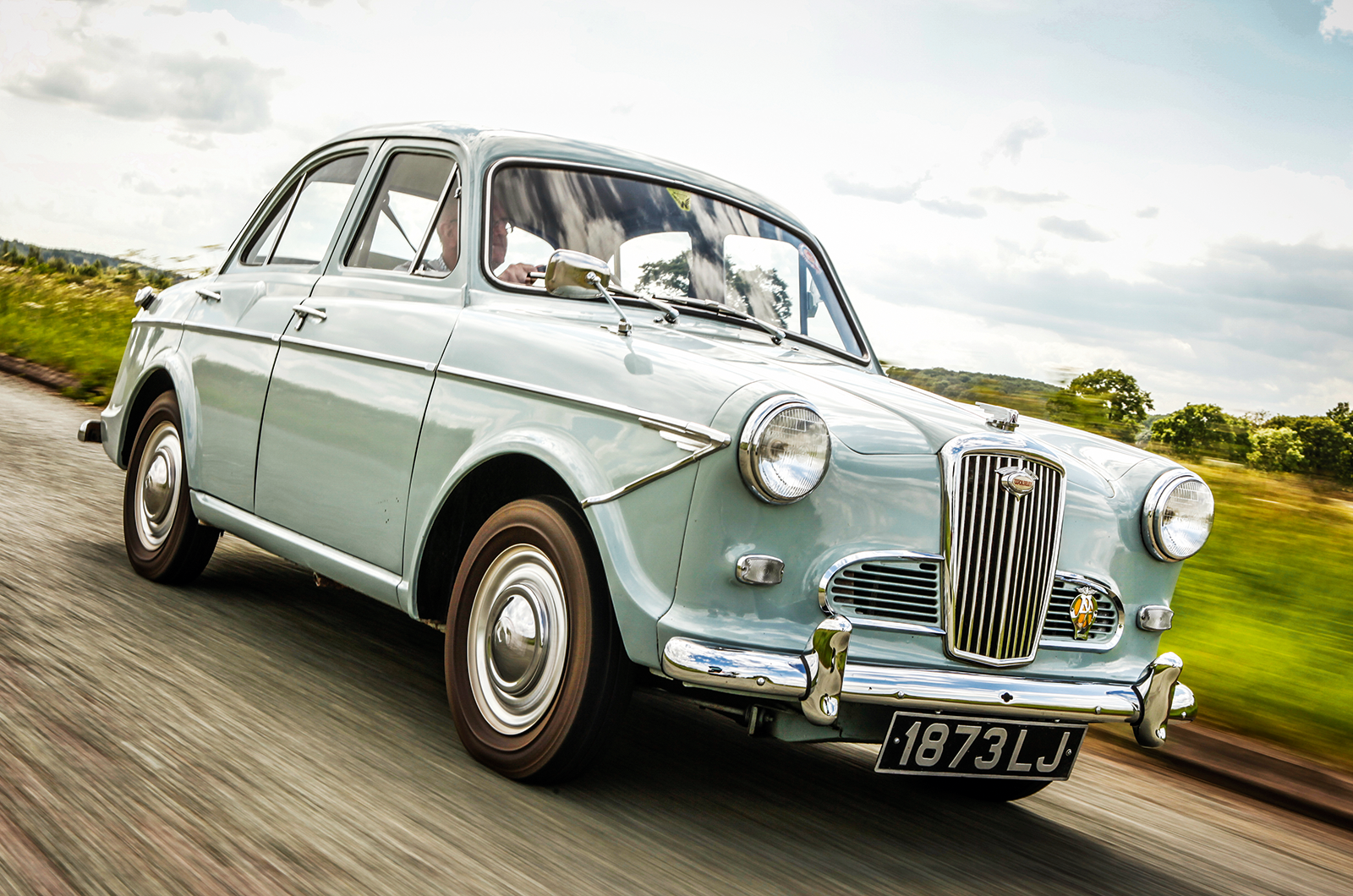 Classic & Sports Car – Wolseley 1500 vs Singer Gazelle: middleweights for middle England