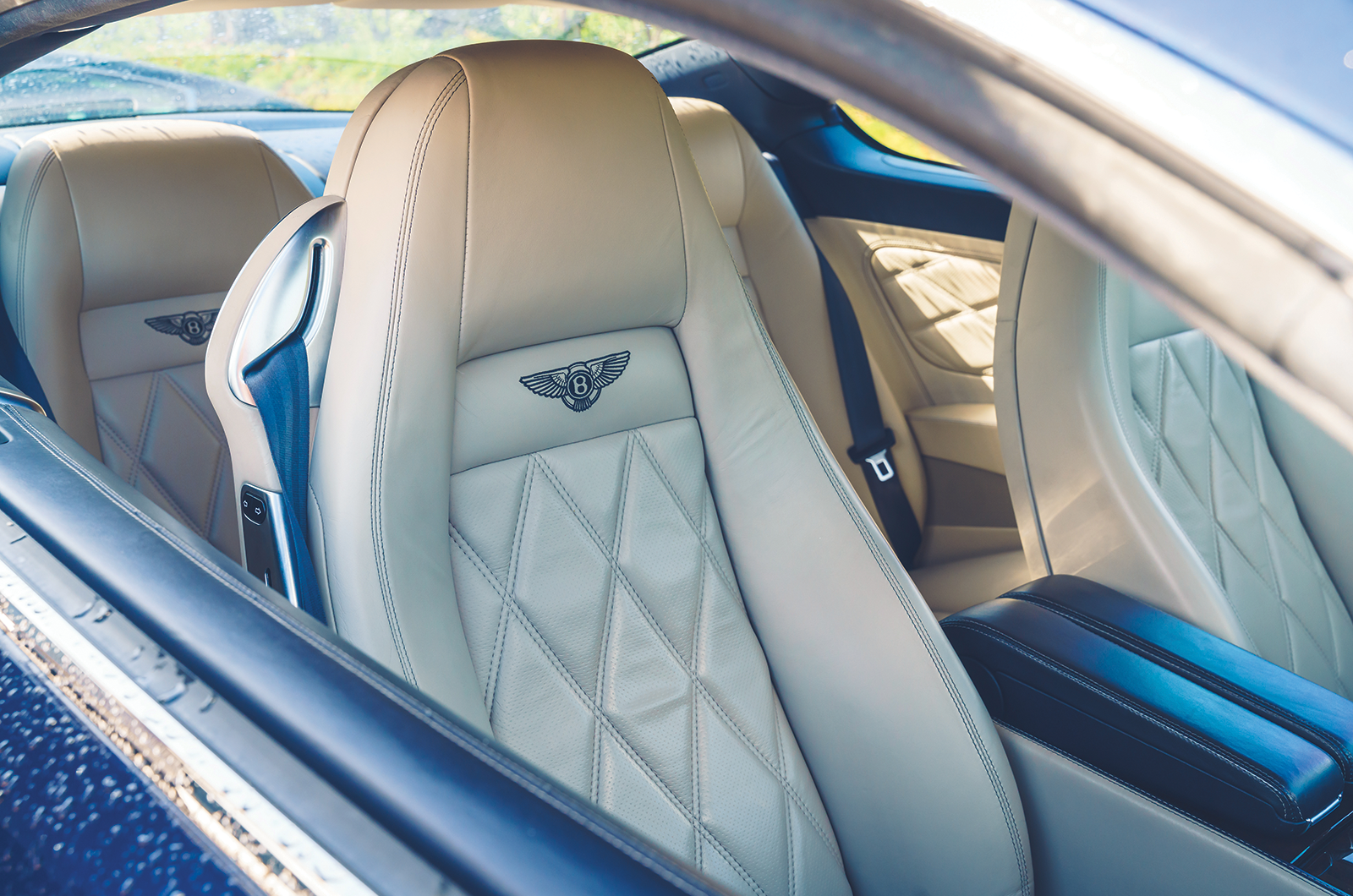 Classic & Sports Car – Aston Martin DB9 vs Ferrari 612 Scaglietti vs Bentley Continental GT: the grand tour