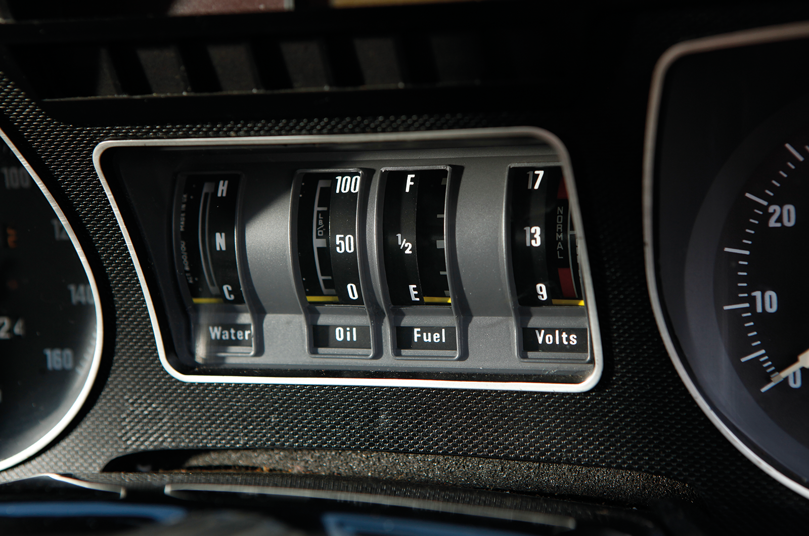 Classic & Sports Car – Jaguar XJ-S V12 vs XJS 6-litre: coming of age