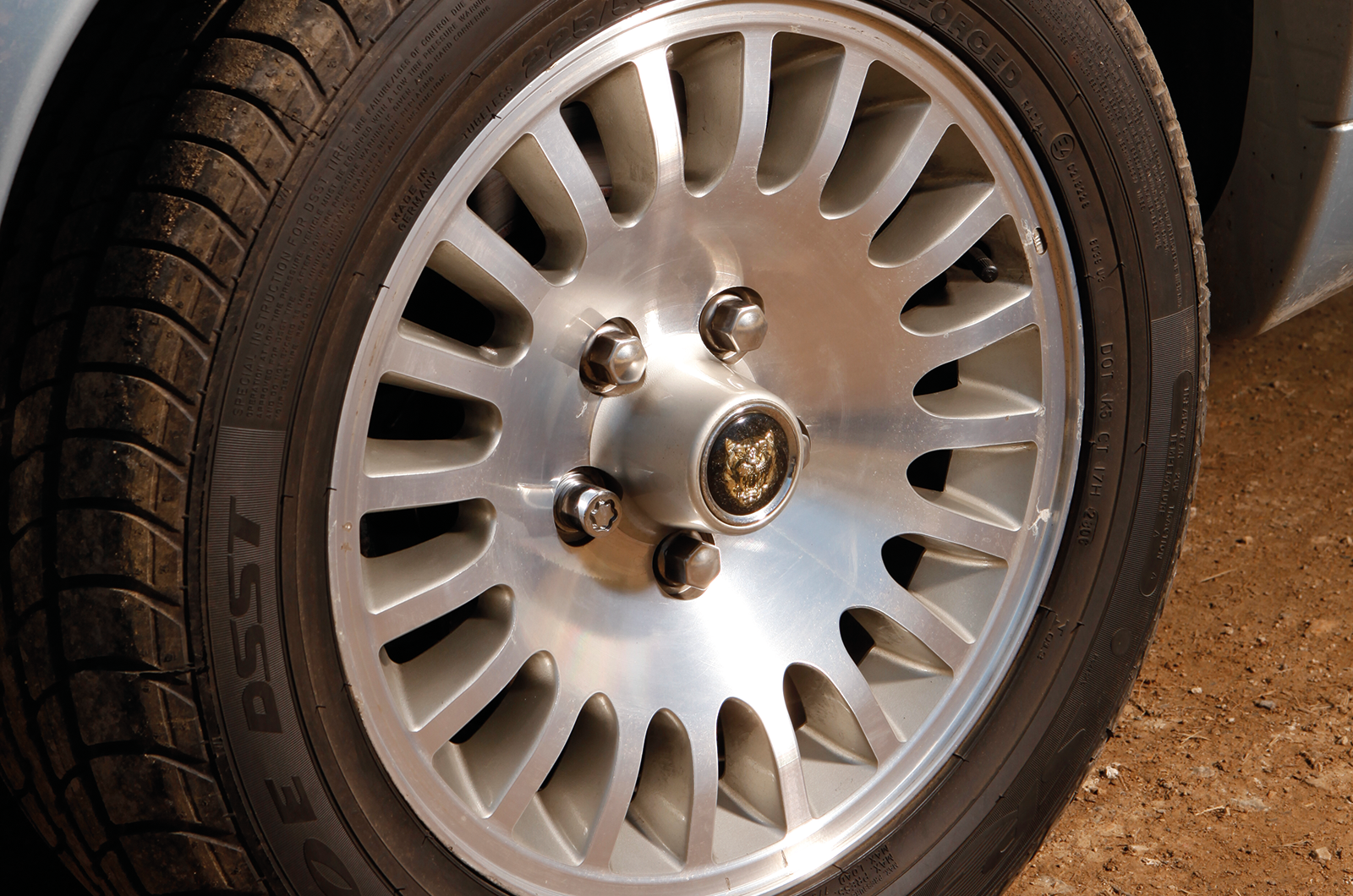 Classic & Sports Car – Jaguar XJ-S V12 vs XJS 6-litre: coming of age