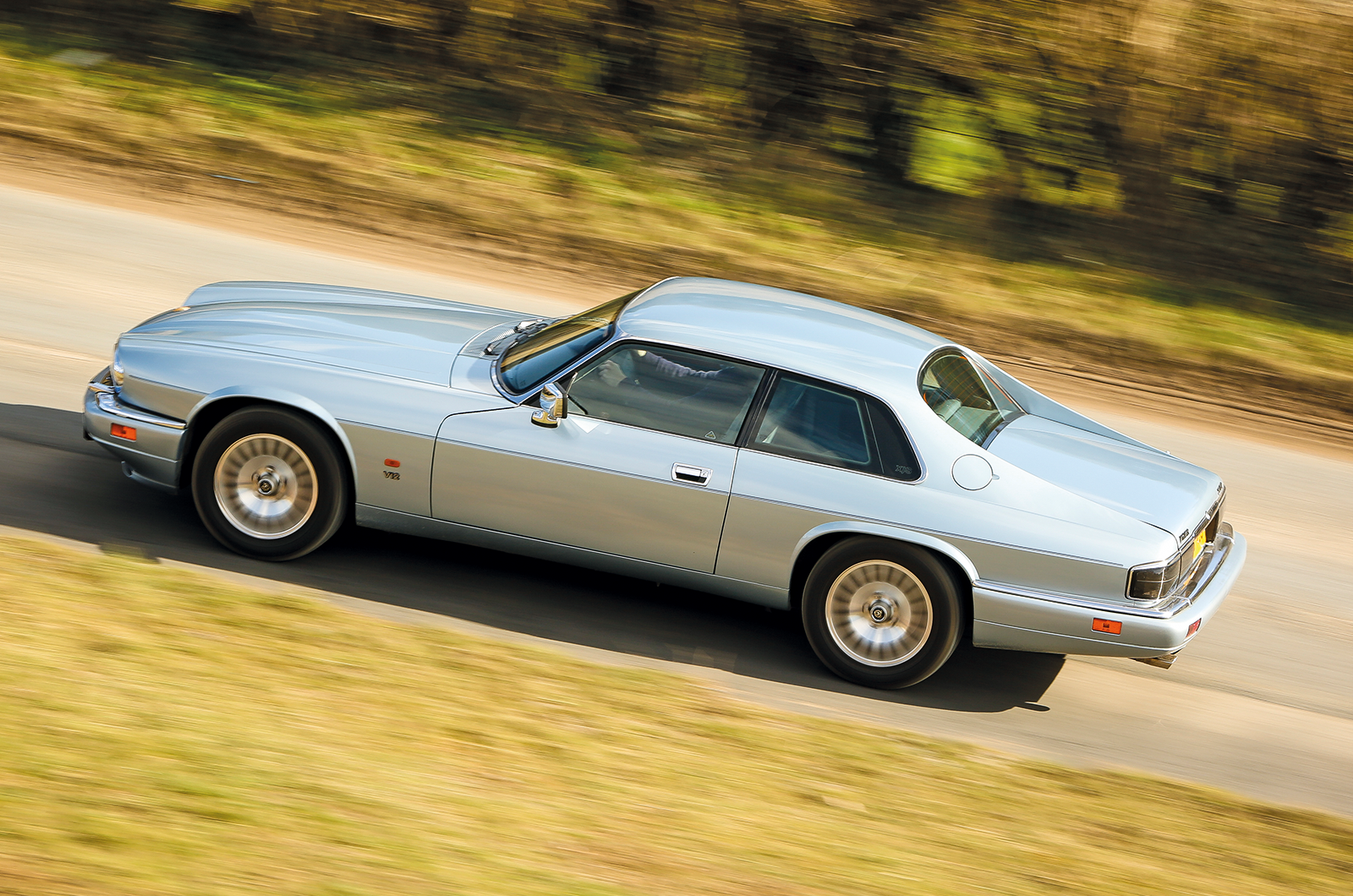 Classic & Sports Car – Jaguar XJ-S V12 vs XJS 6-litre: coming of age