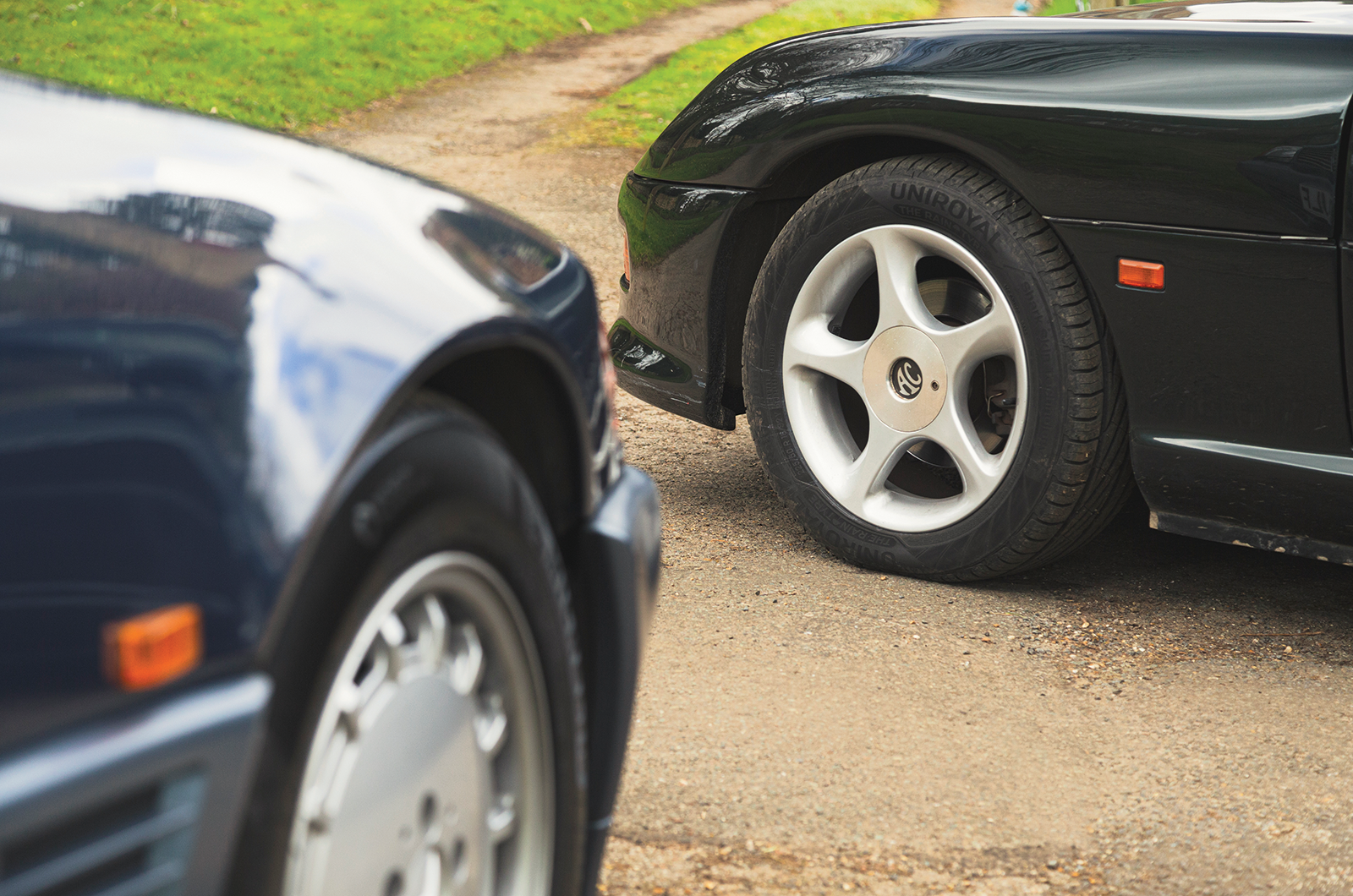 Classic & Sports Car – Mercedes-Benz 500SL vs AC Brooklands Ace: resolved roadsters