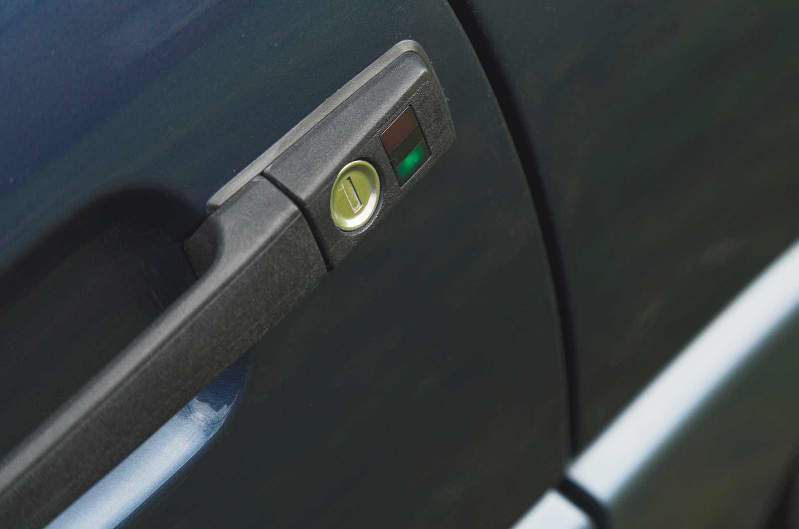 Classic & Sports Car – Mercedes-Benz 500SL vs AC Brooklands Ace: resolved roadsters