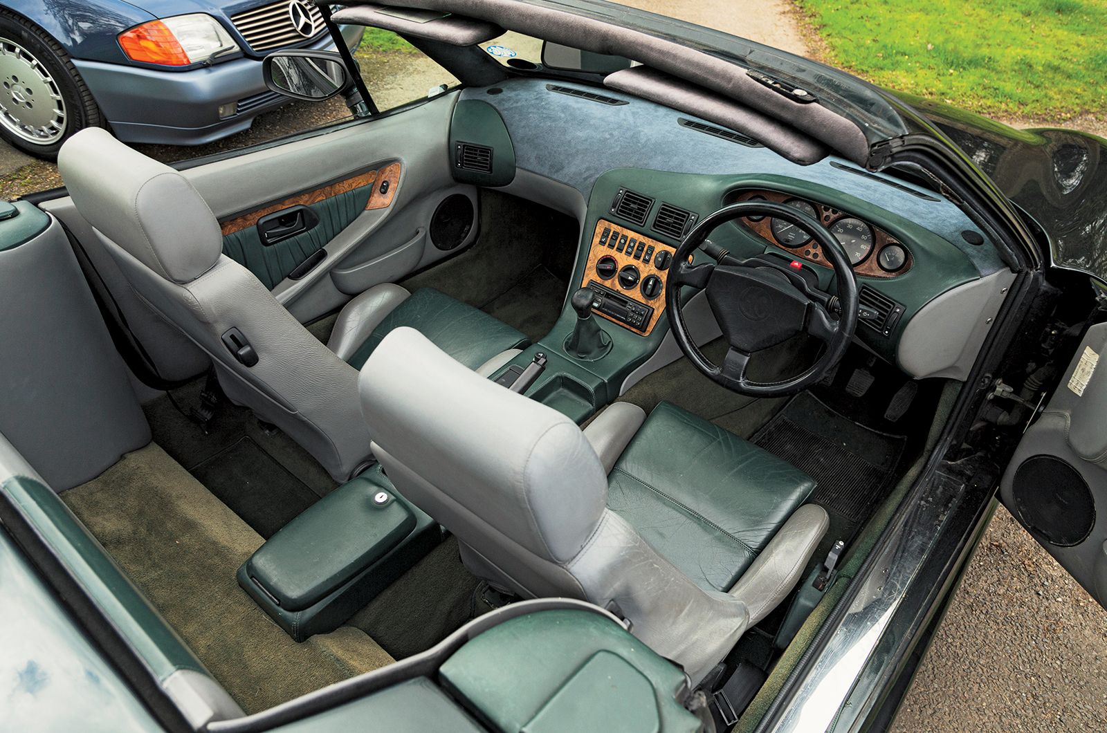 Classic & Sports Car – Mercedes-Benz 500SL vs AC Brooklands Ace: resolved roadsters