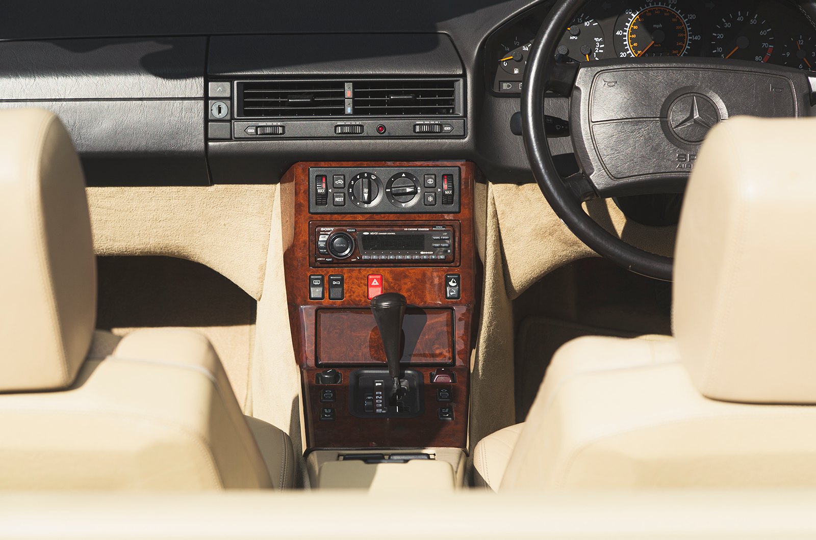 Classic & Sports Car – Mercedes-Benz 500SL vs AC Brooklands Ace: resolved roadsters