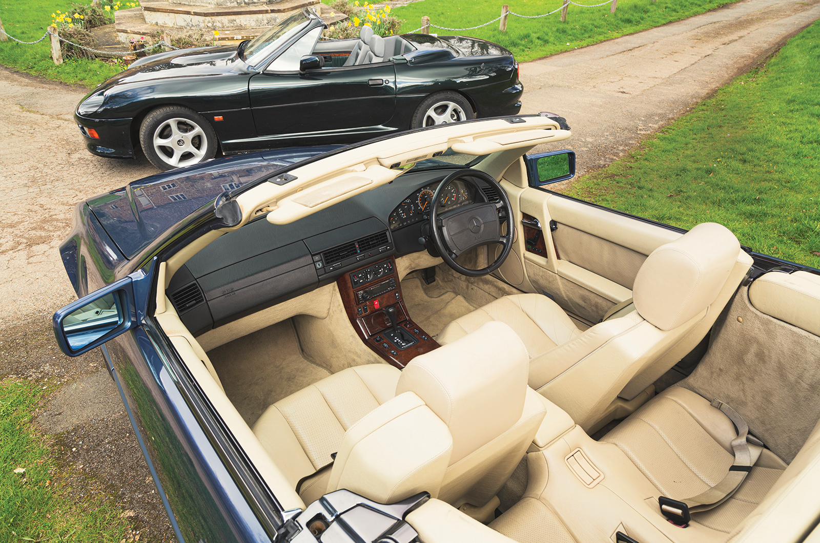 Classic & Sports Car – Mercedes-Benz 500SL vs AC Brooklands Ace: resolved roadsters