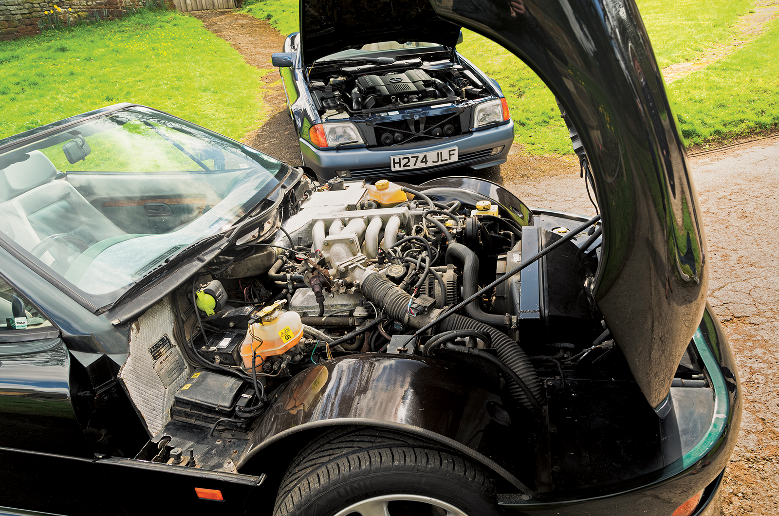 Classic & Sports Car – Mercedes-Benz 500SL vs AC Brooklands Ace: resolved roadsters