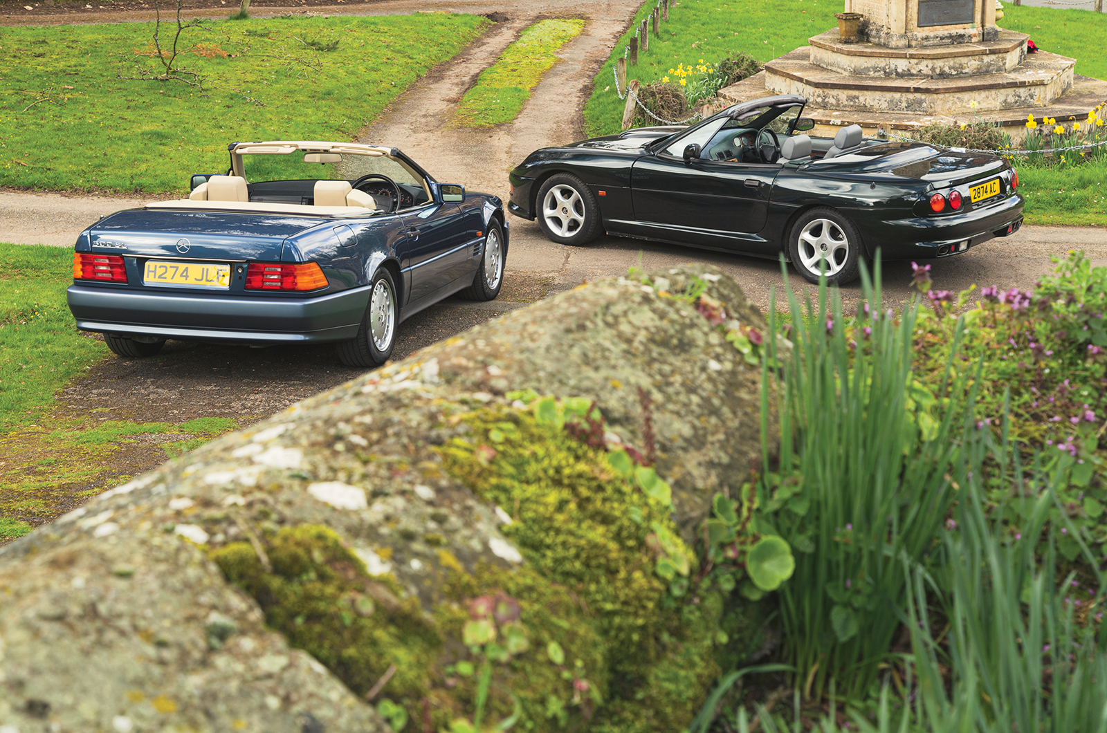 Classic & Sports Car – Mercedes-Benz 500SL vs AC Brooklands Ace: resolved roadsters