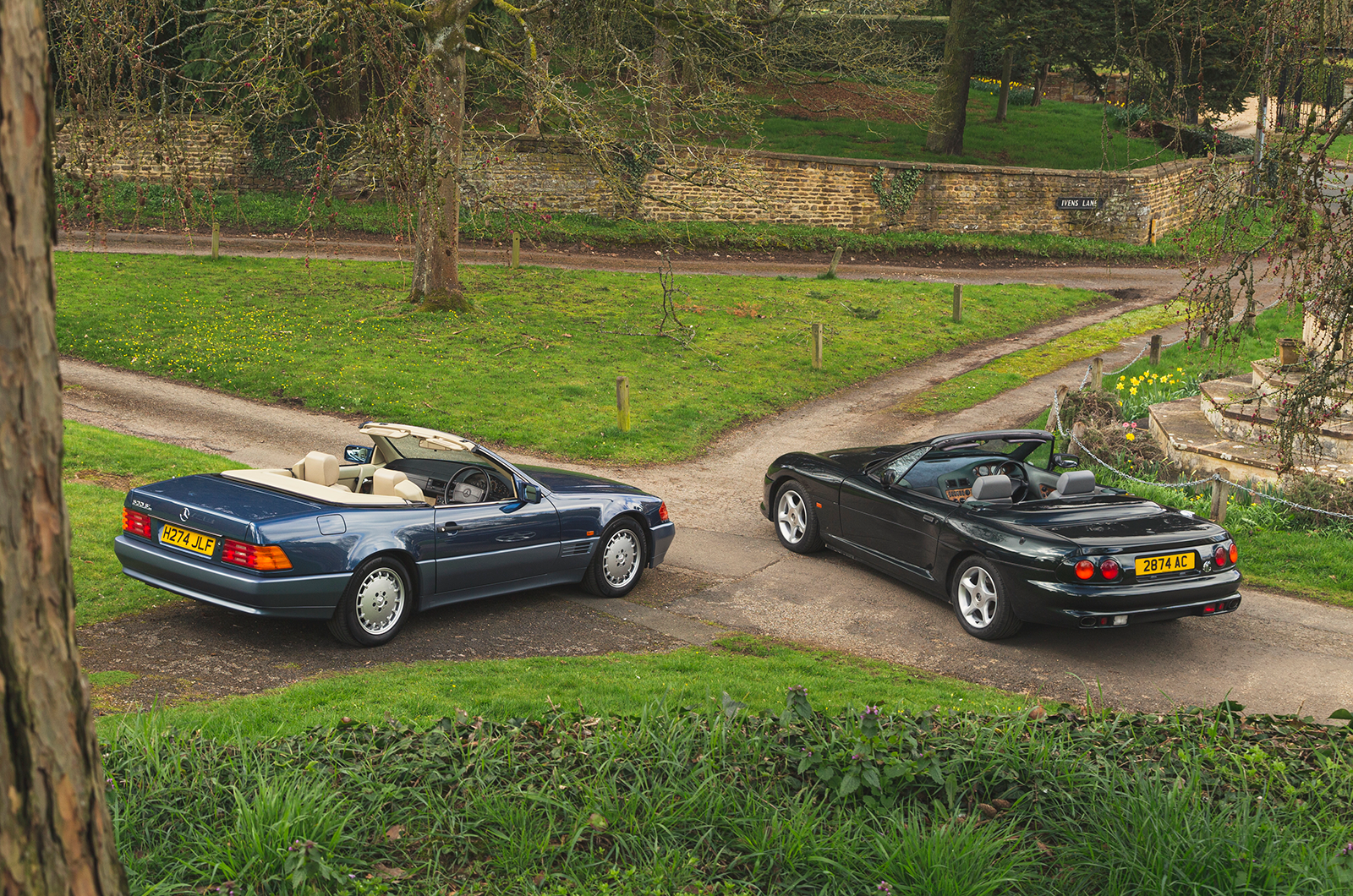 Classic & Sports Car – Mercedes-Benz 500SL vs AC Brooklands Ace: resolved roadsters