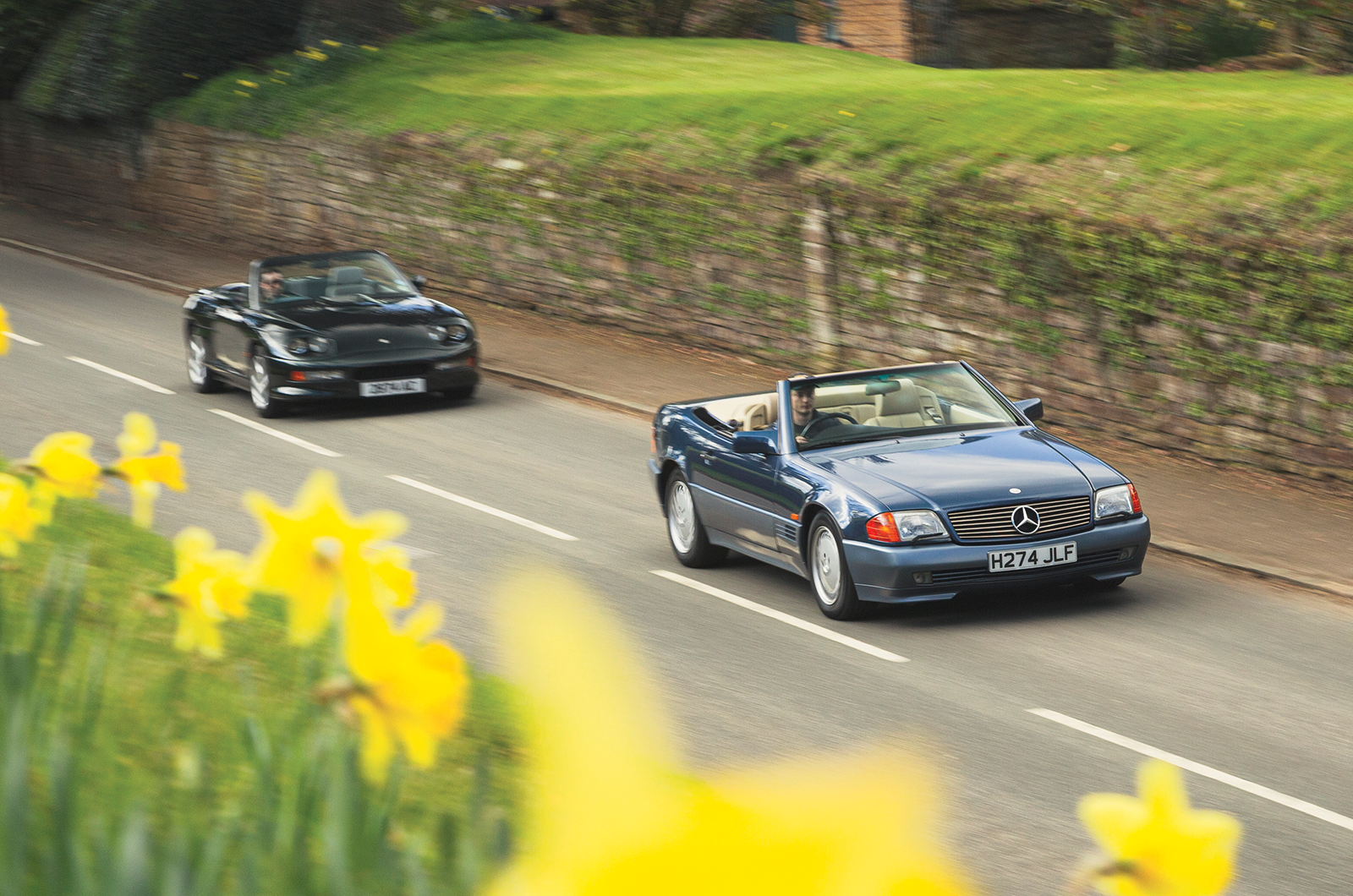 Classic & Sports Car – Mercedes-Benz 500SL vs AC Brooklands Ace: resolved roadsters