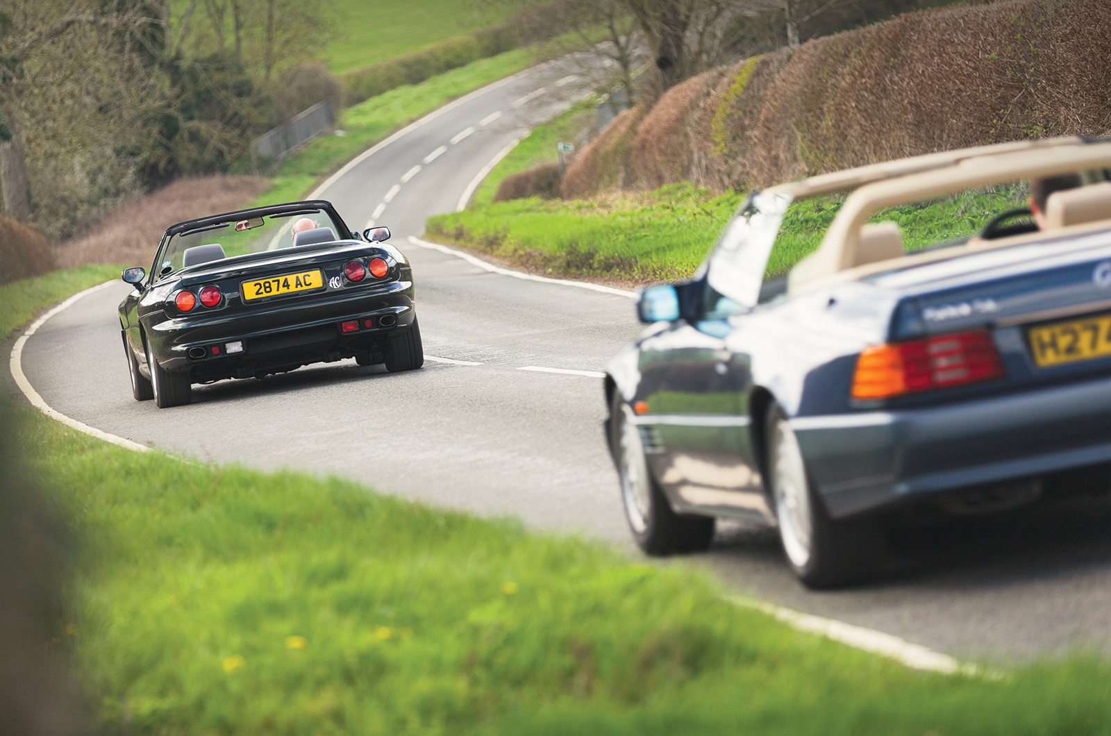 Classic & Sports Car – Mercedes-Benz 500SL vs AC Brooklands Ace: resolved roadsters