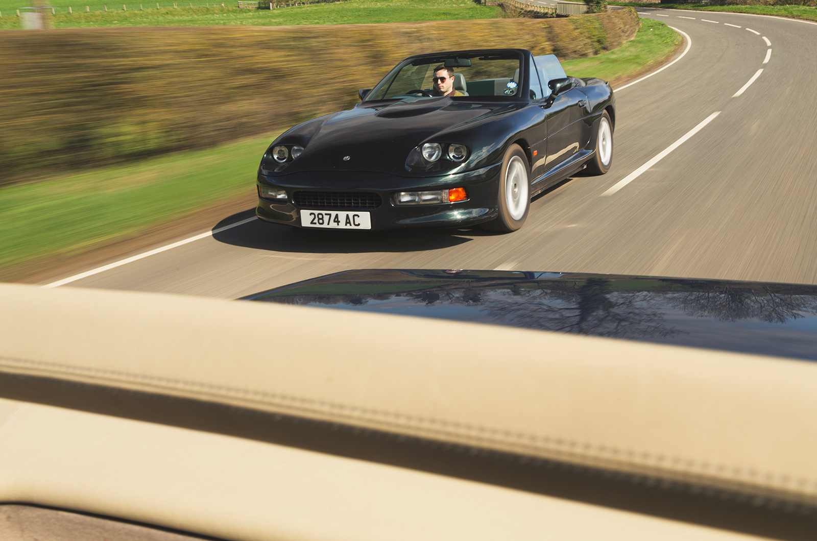 Classic & Sports Car – Mercedes-Benz 500SL vs AC Brooklands Ace: resolved roadsters