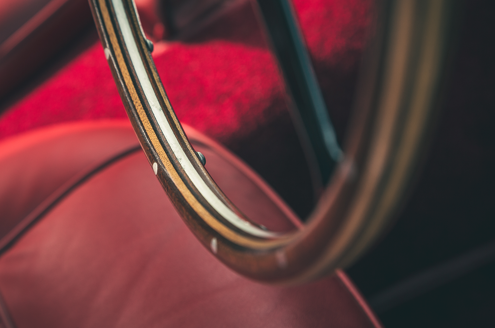 Classic & Sports Car – Aston Martin DB5: classic car royalty