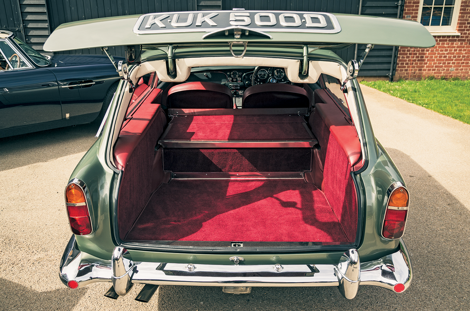 Classic & Sports Car – Aston Martin DB5: classic car royalty