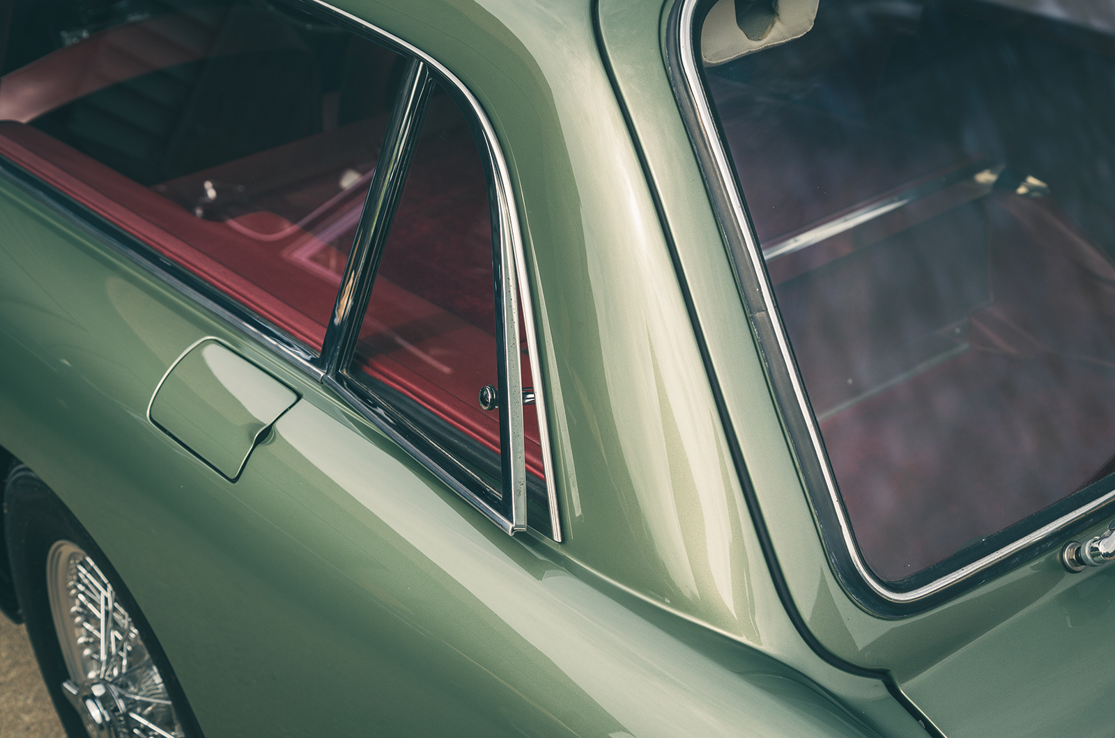 Classic & Sports Car – Aston Martin DB5: classic car royalty