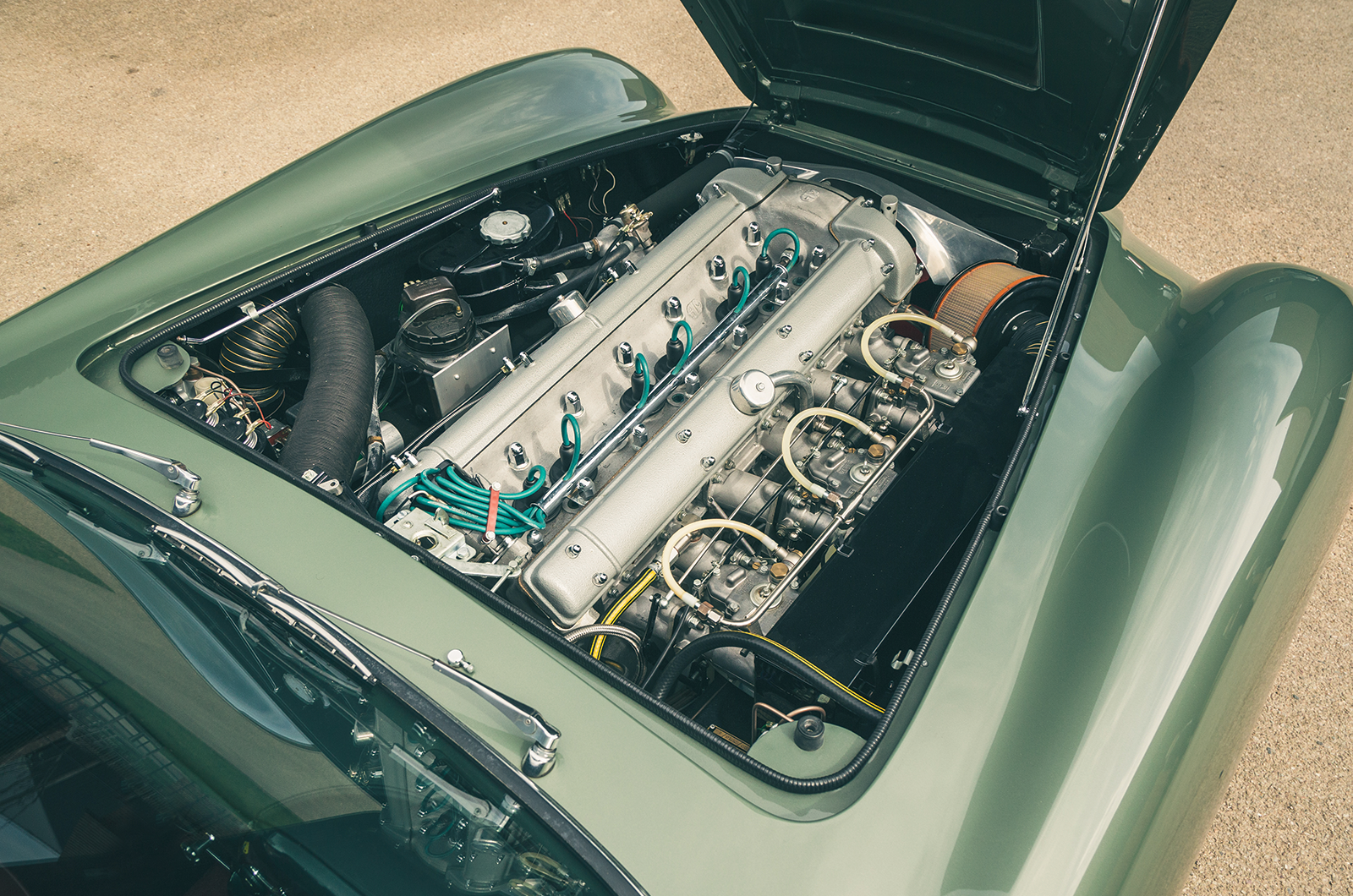Classic & Sports Car – Aston Martin DB5: classic car royalty