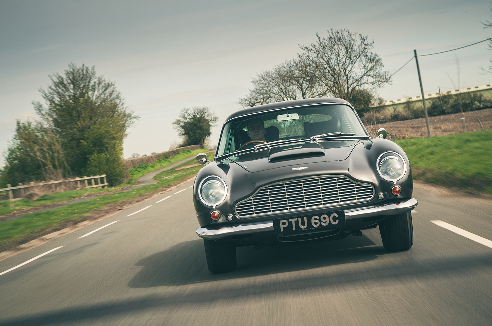 Classic & Sports Car – Aston Martin DB5: classic car royalty