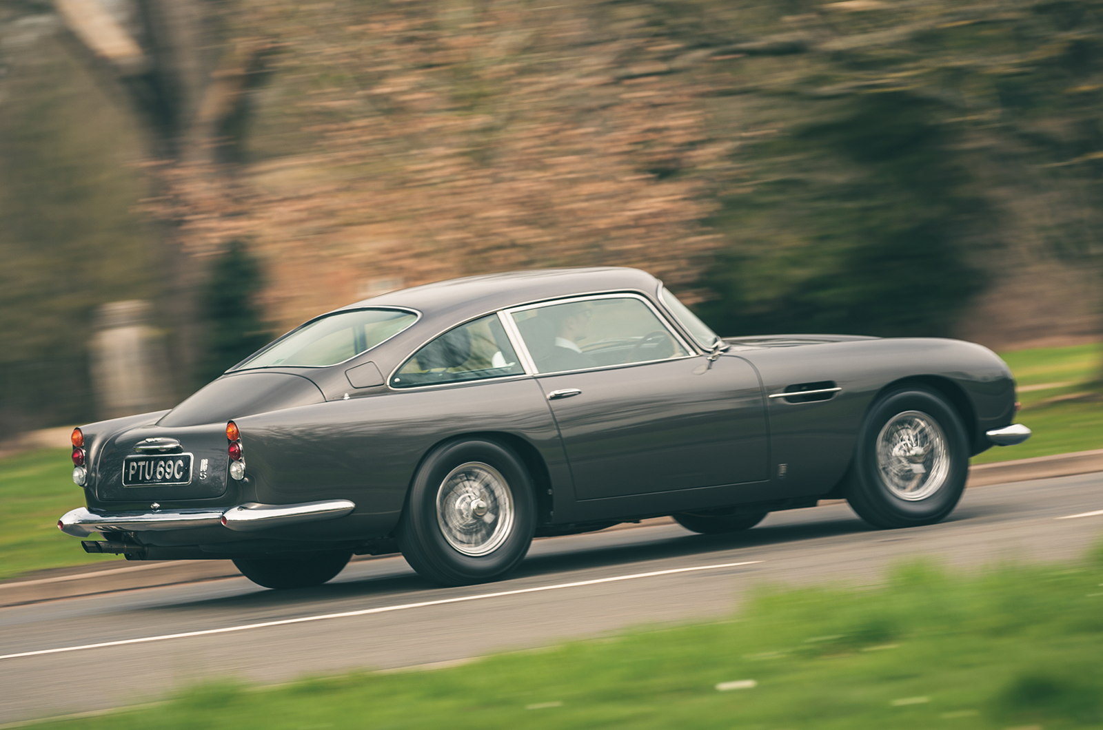 Classic & Sports Car – Aston Martin DB5: classic car royalty