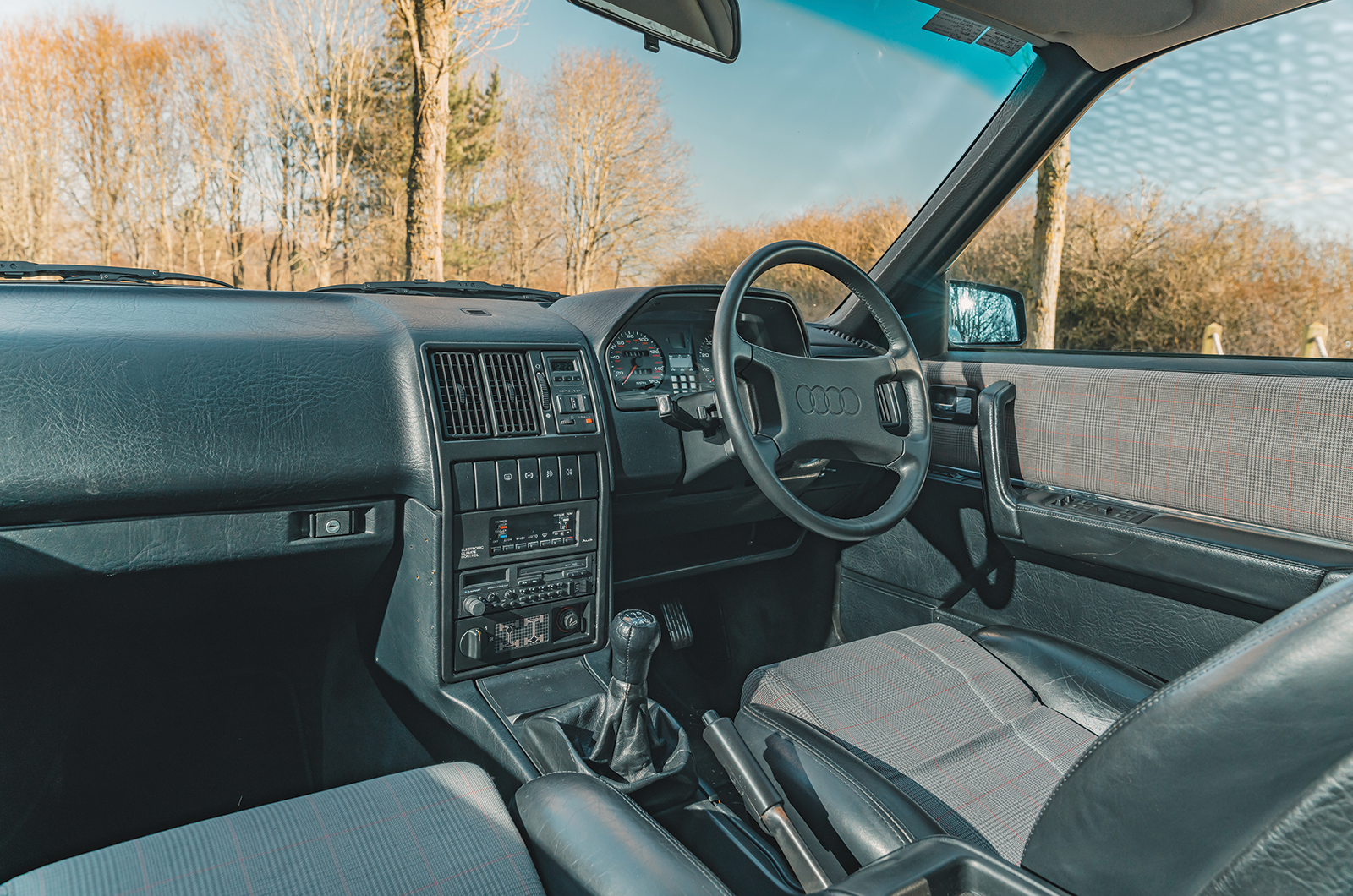 Classic & Sports Car – Audi 200 Avant quattro vs Volvo 850 T-5R: race-bred estates