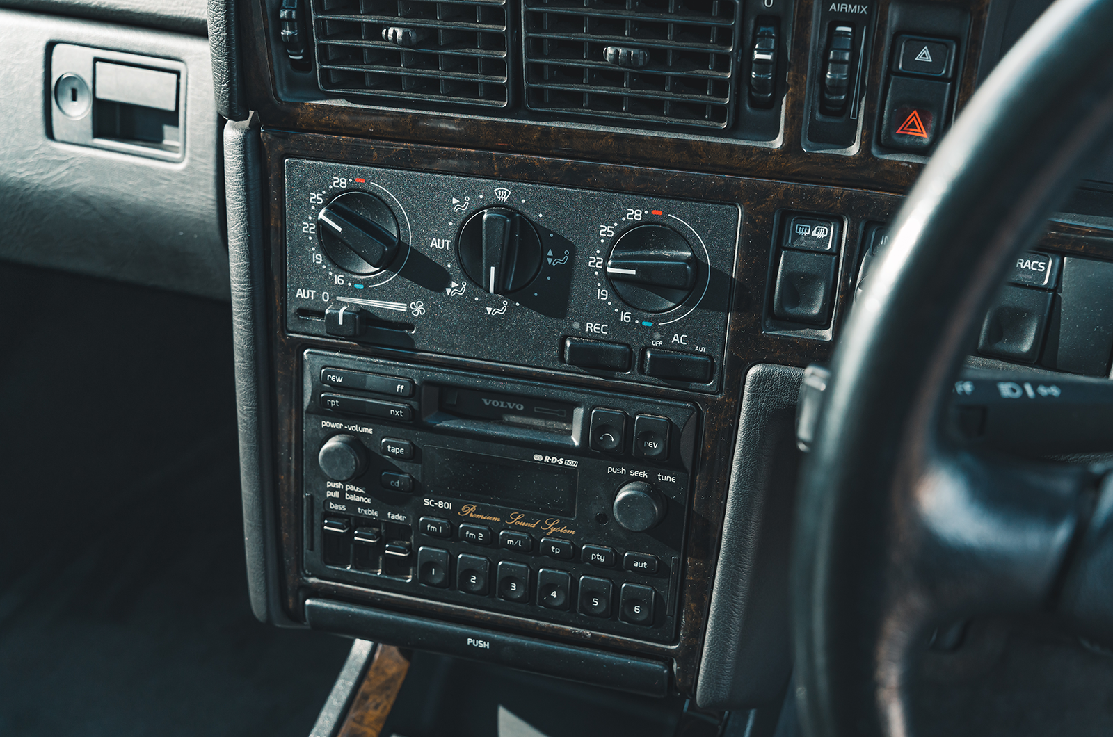 Classic & Sports Car – Audi 200 Avant quattro vs Volvo 850 T-5R: race-bred estates