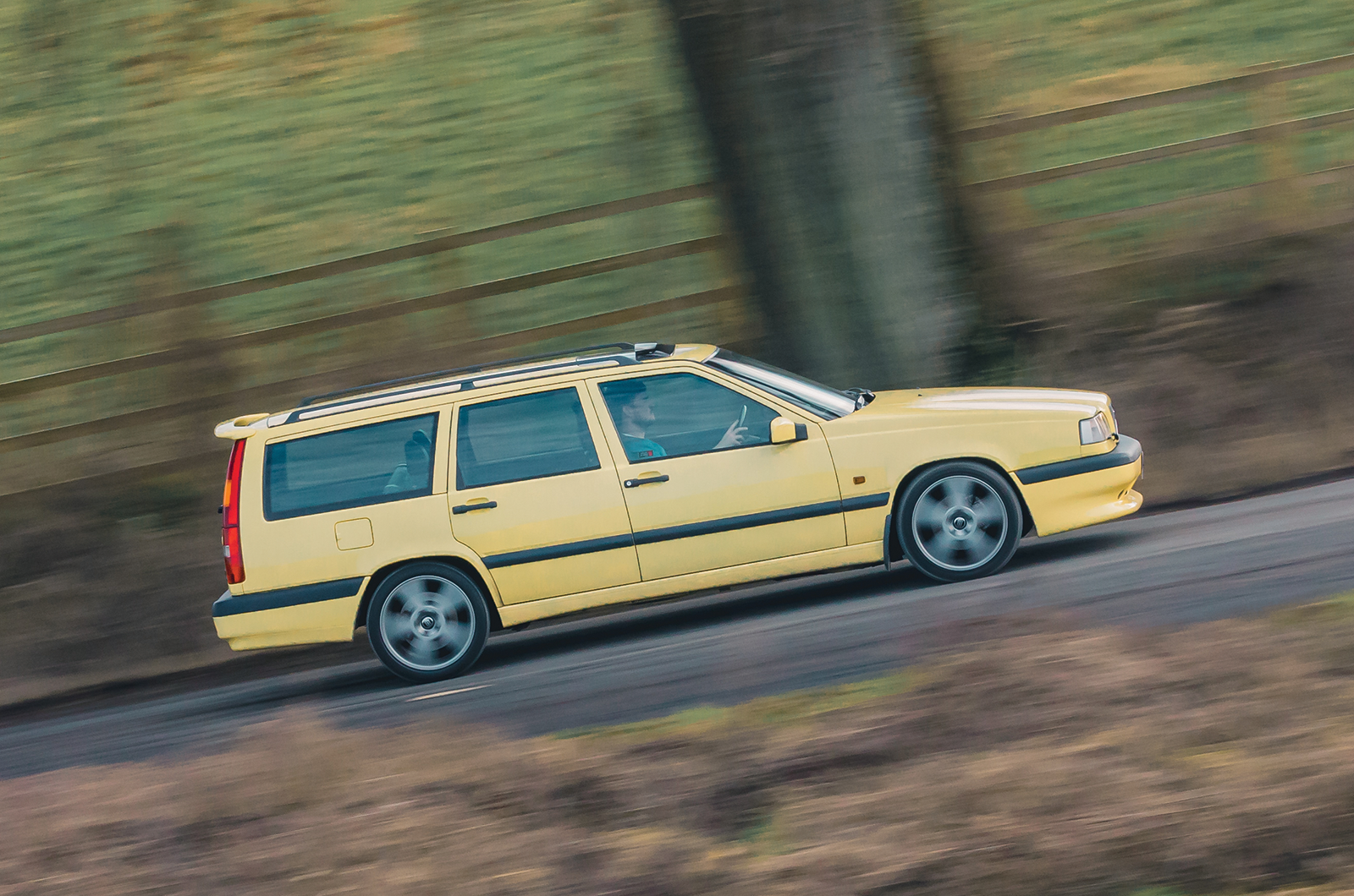Classic & Sports Car – Audi 200 Avant quattro vs Volvo 850 T-5R: race-bred estates