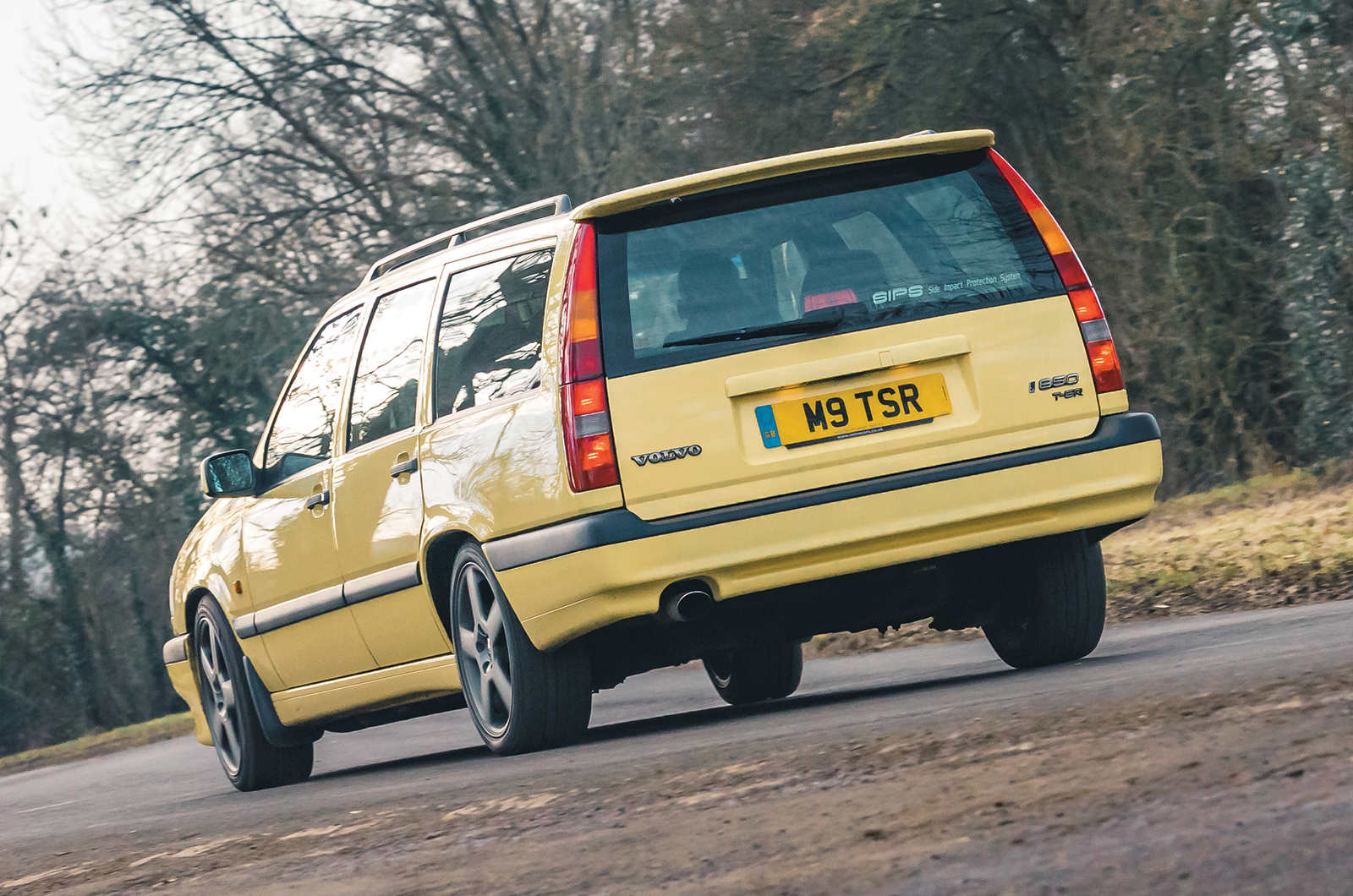 Classic & Sports Car – Audi 200 Avant quattro vs Volvo 850 T-5R: race-bred estates