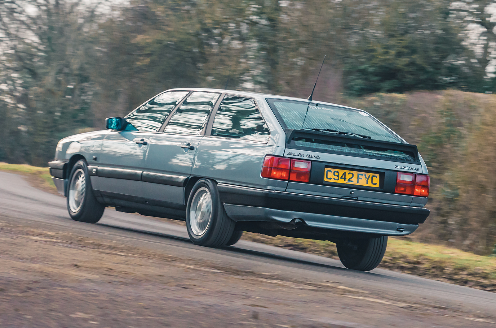 Classic & Sports Car – Audi 200 Avant quattro vs Volvo 850 T-5R: race-bred estates