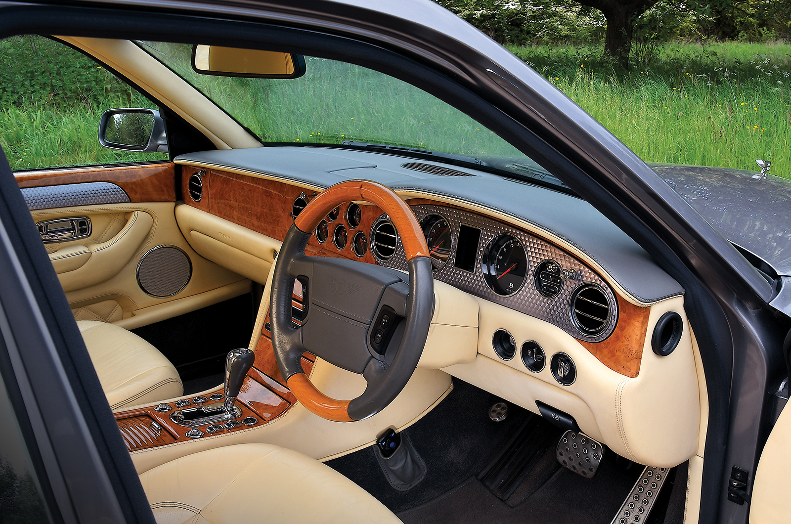 Classic & Sports Car – How Rolls-Royce and Bentley built one car with three engines