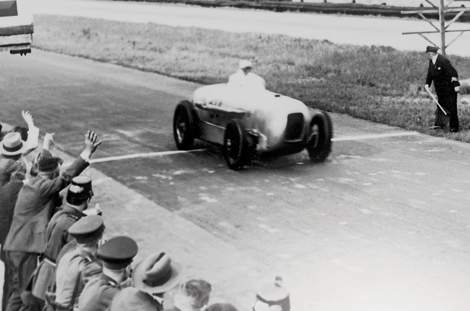 Classic & Sports Car – Mercedes-Benz SSKL: recreating the first Silver Arrow