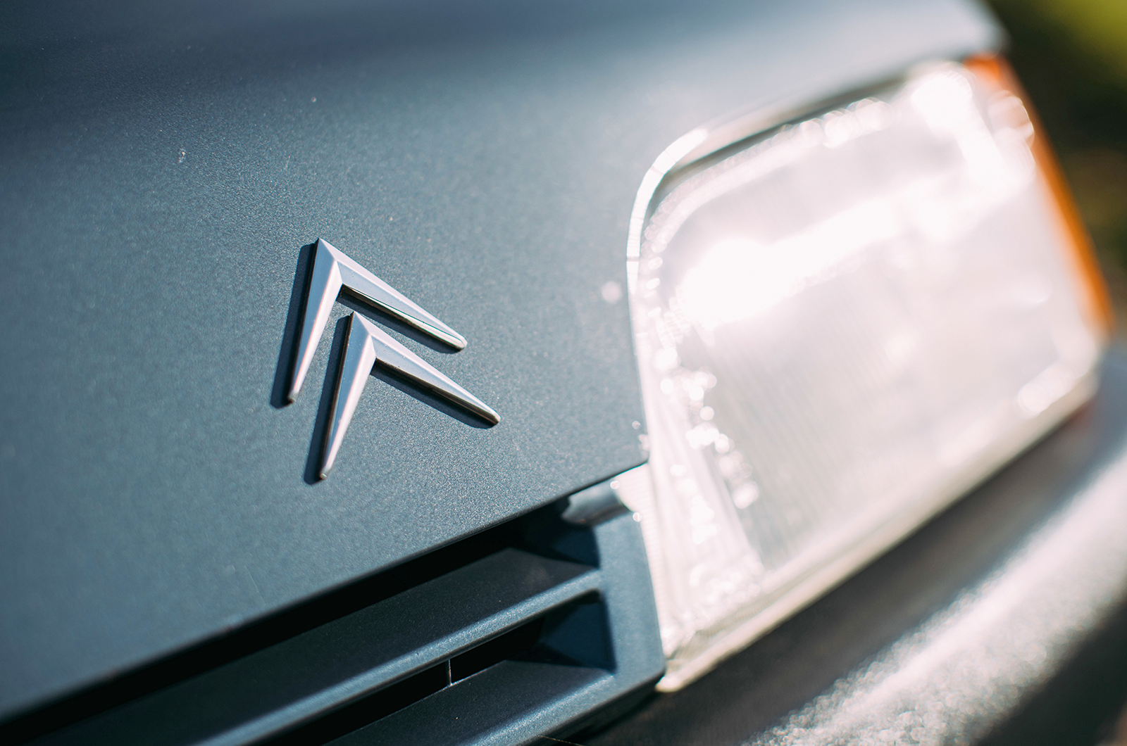 Classic & Sports Car – Peugeot 205 Rallye vs Citroën AX GT: French featherweights