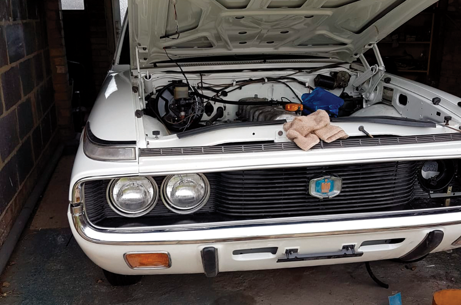 Classic & Sports Car – Toyota Crown: foreign affairs