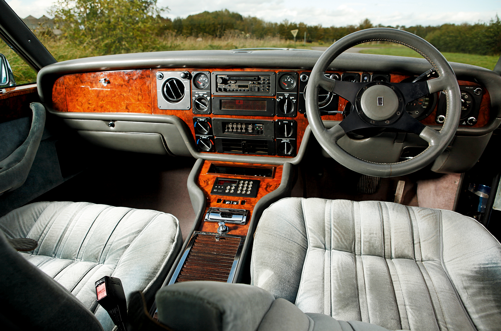 Classic & Sports Car – Aston Martin Lagonda V8 vs Bristol 412 vs Rolls-Royce Camargue: eccentric excess