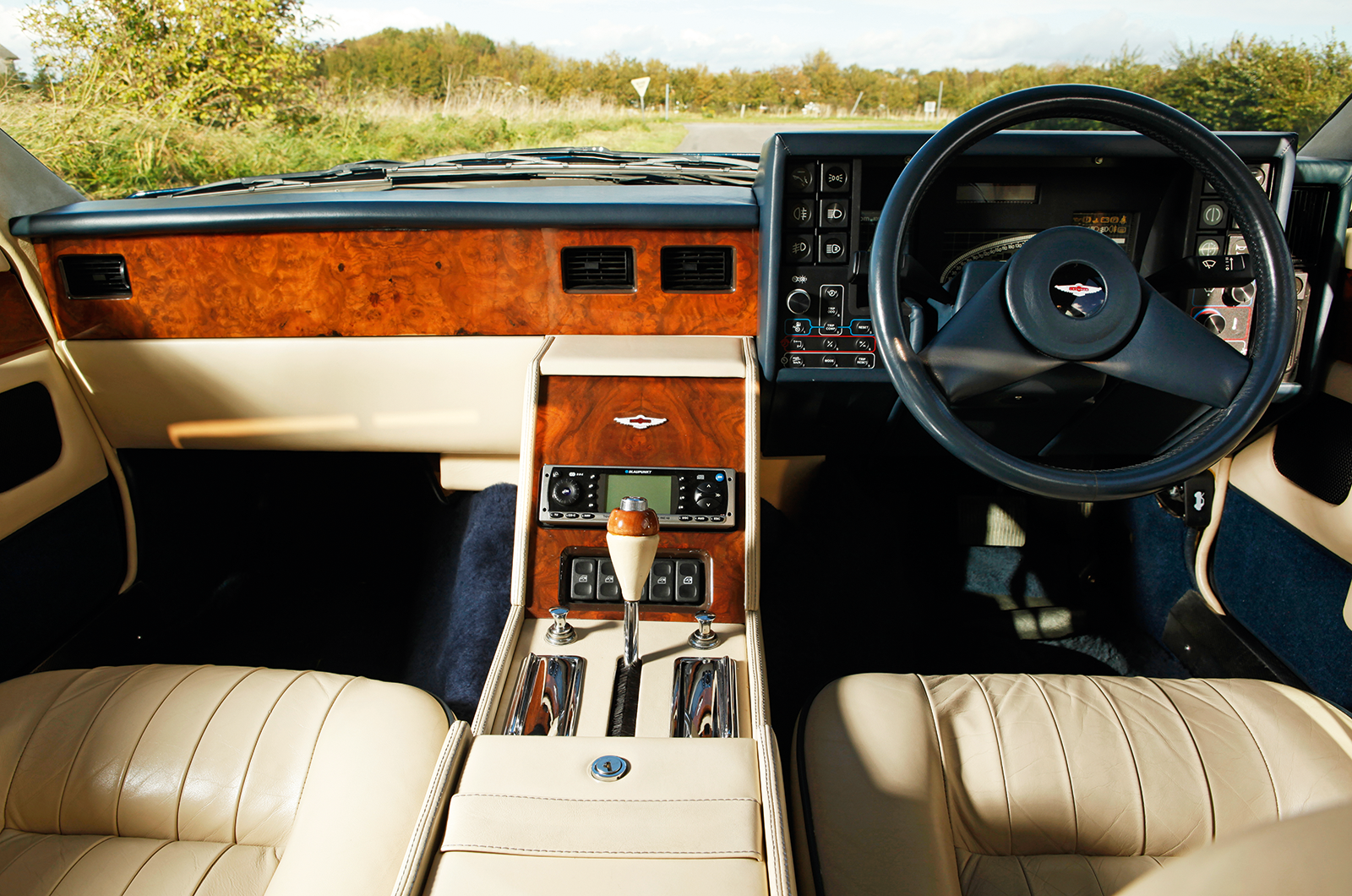 Classic & Sports Car – Aston Martin Lagonda V8 vs Bristol 412 vs Rolls-Royce Camargue: eccentric excess