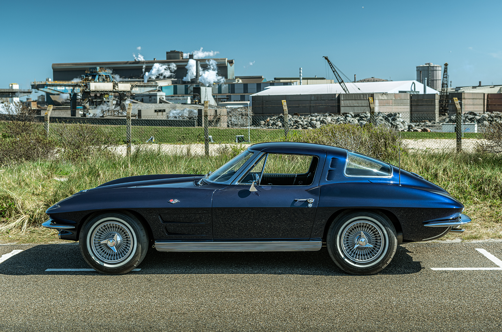 Classic & Sports Car – Chevrolet Corvette C2 Sting Ray: American beauty