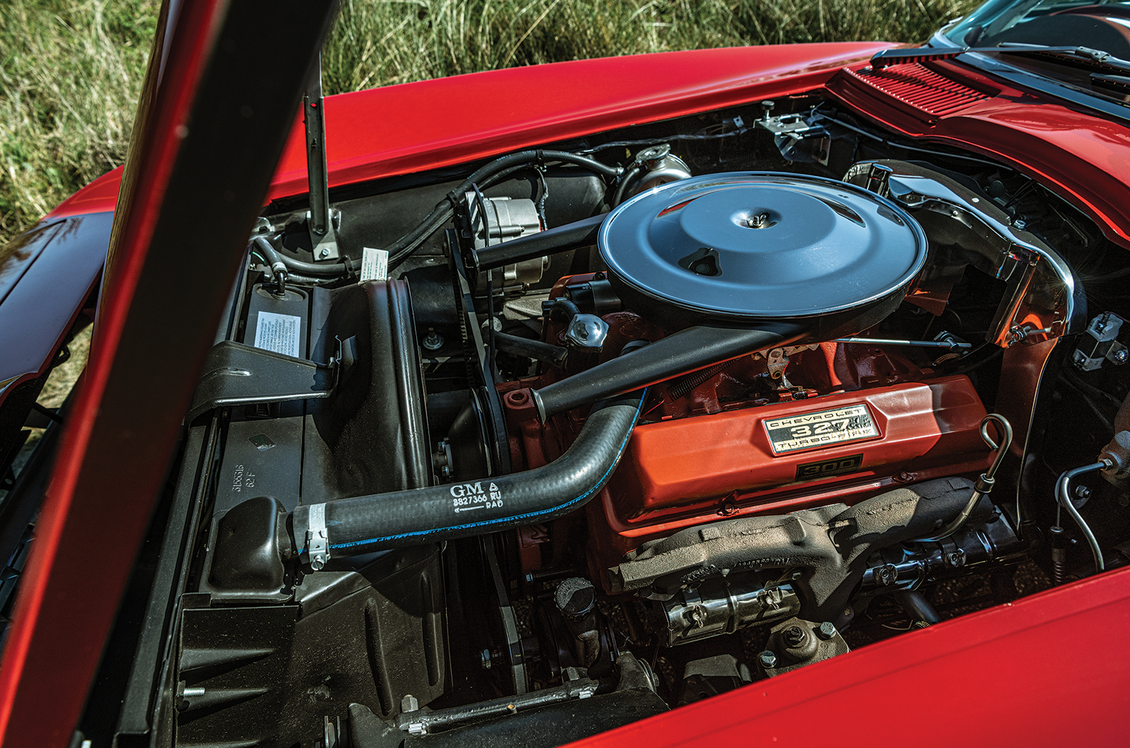 Classic & Sports Car – Chevrolet Corvette C2 Sting Ray: American beauty