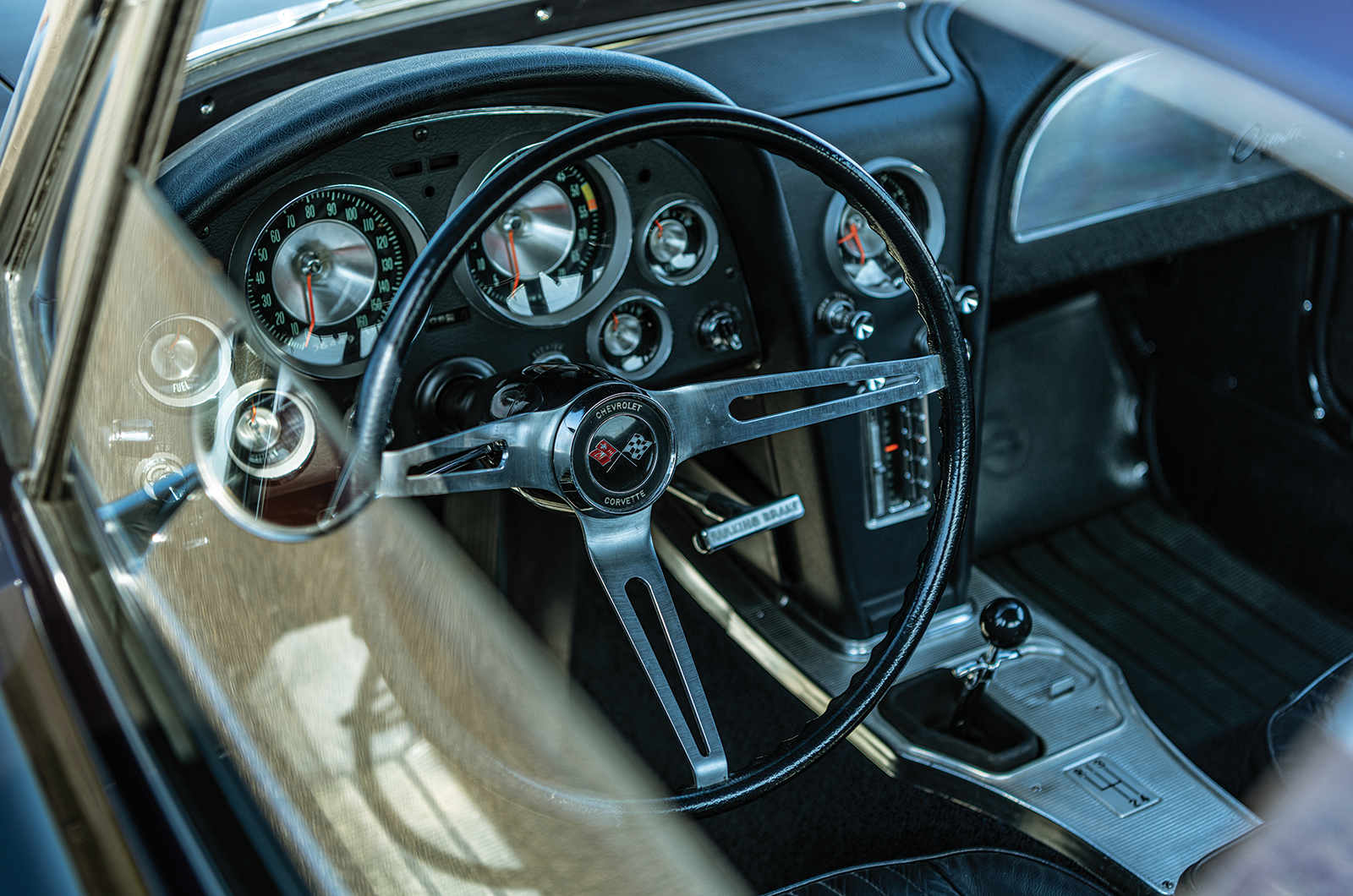 Classic & Sports Car – Chevrolet Corvette C2 Sting Ray: American beauty