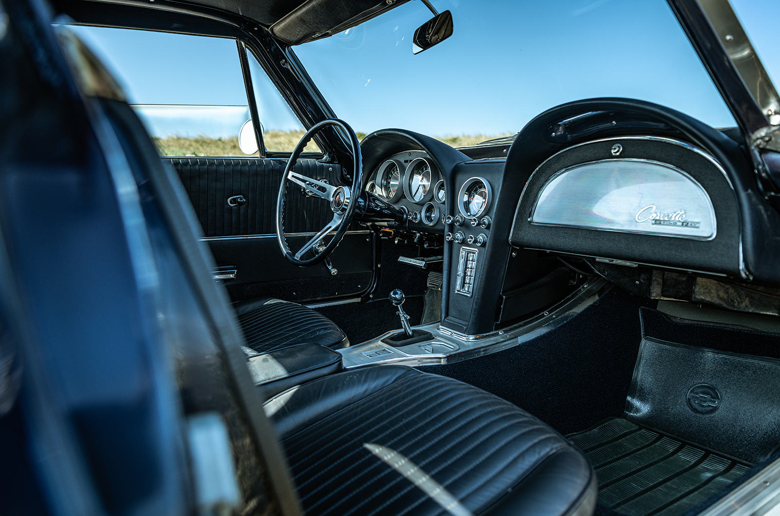 Classic & Sports Car – Chevrolet Corvette C2 Sting Ray: American beauty