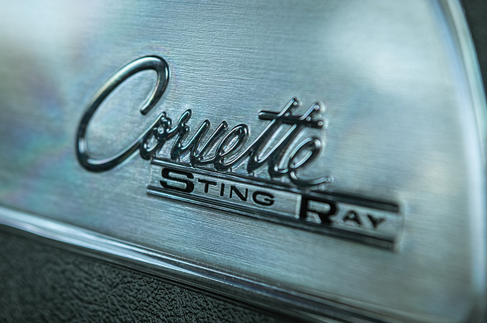 Classic & Sports Car – Chevrolet Corvette C2 Sting Ray: American beauty