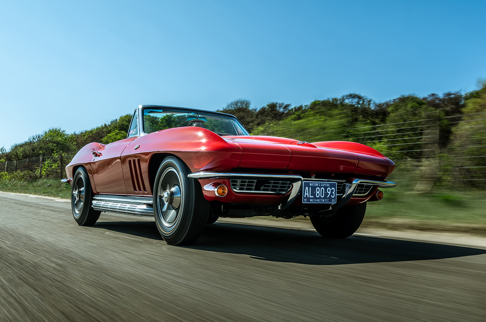 Classic & Sports Car – Chevrolet Corvette C2 Sting Ray: American beauty