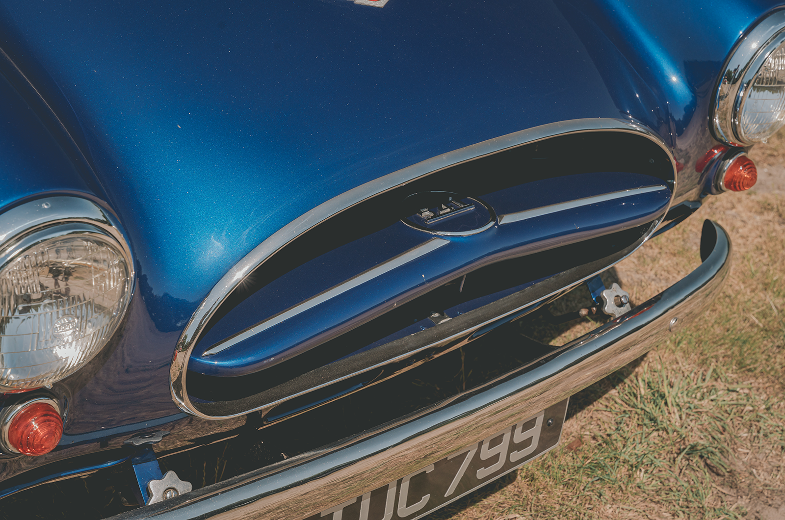 Classic & Sports Car – Jensen 541 family: chariots of fibre