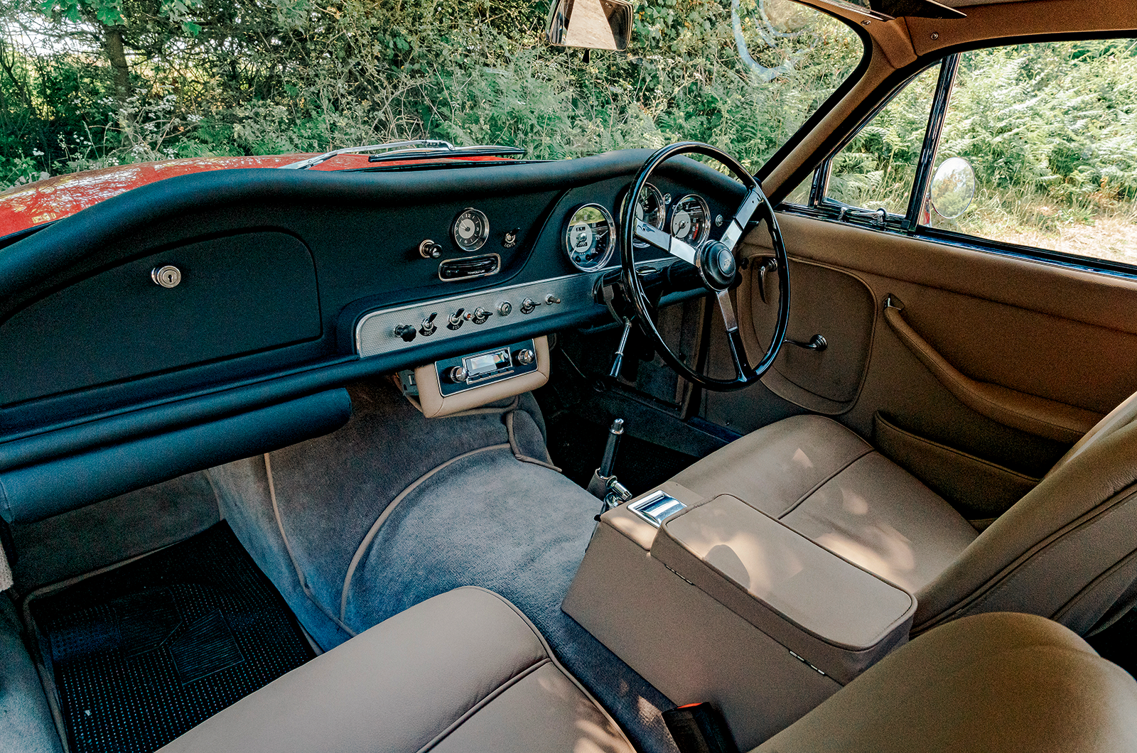 Classic & Sports Car – Jensen 541 family: chariots of fibre