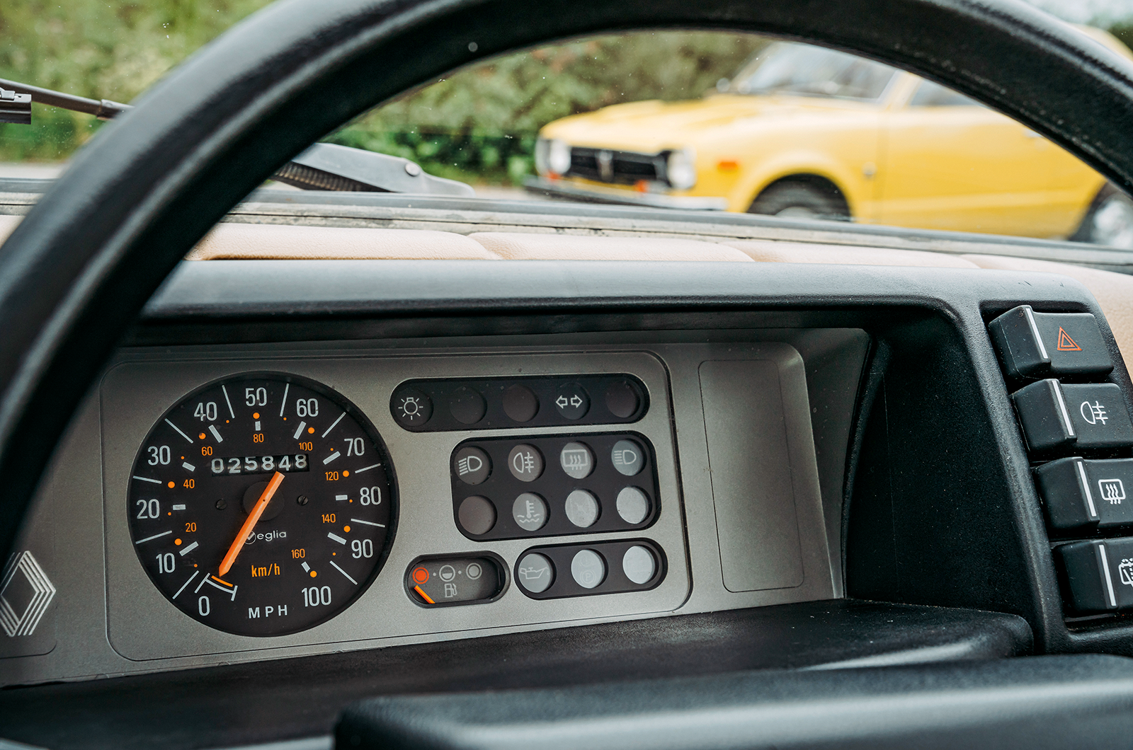 Classic & Sports Car – Renault 5 vs Honda Civic: little stars