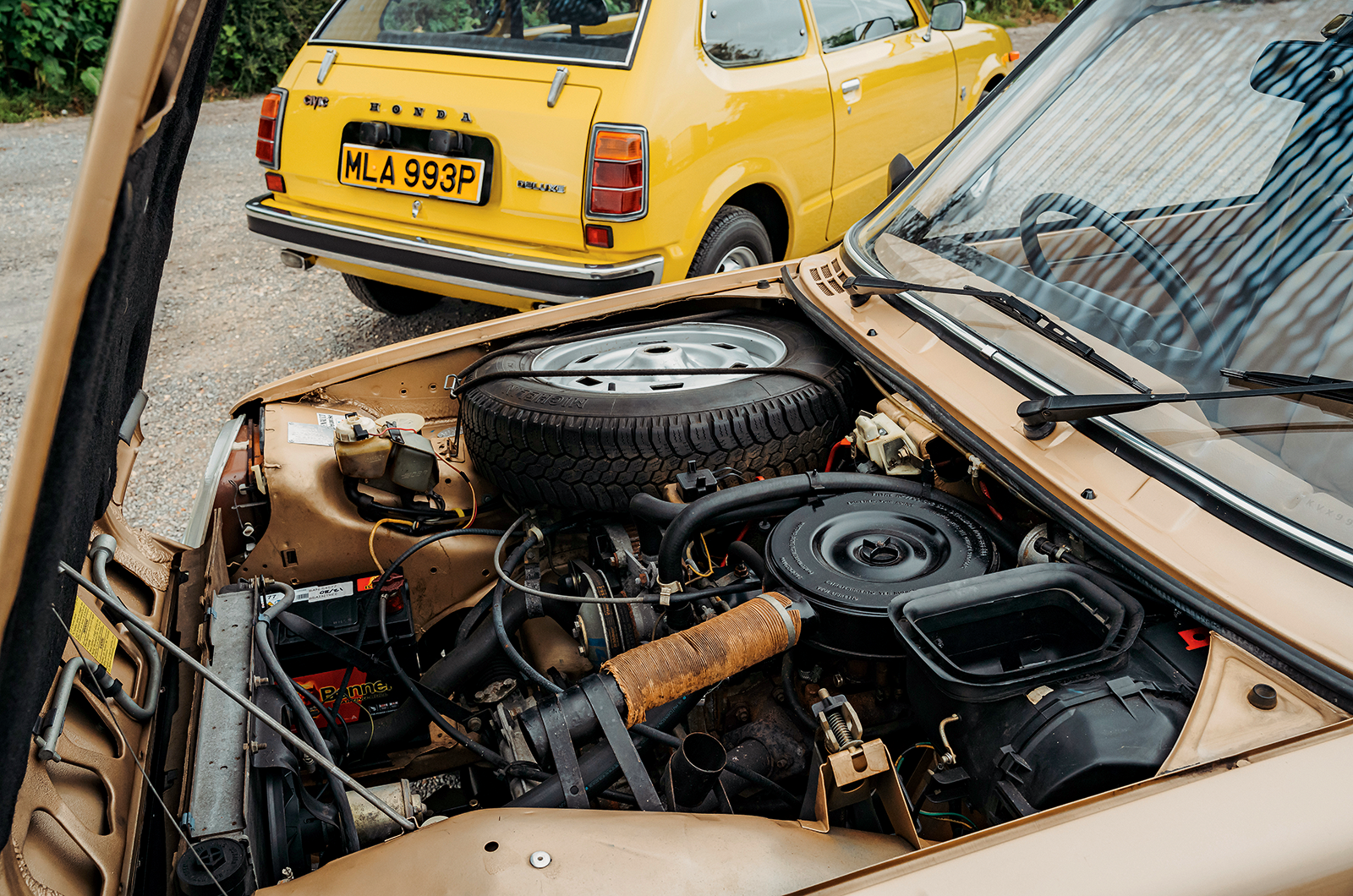 Classic & Sports Car – Renault 5 vs Honda Civic: little stars