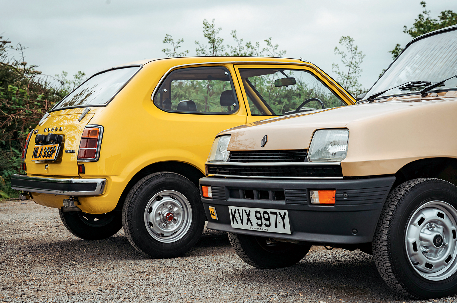 Classic & Sports Car – Renault 5 vs Honda Civic: little stars
